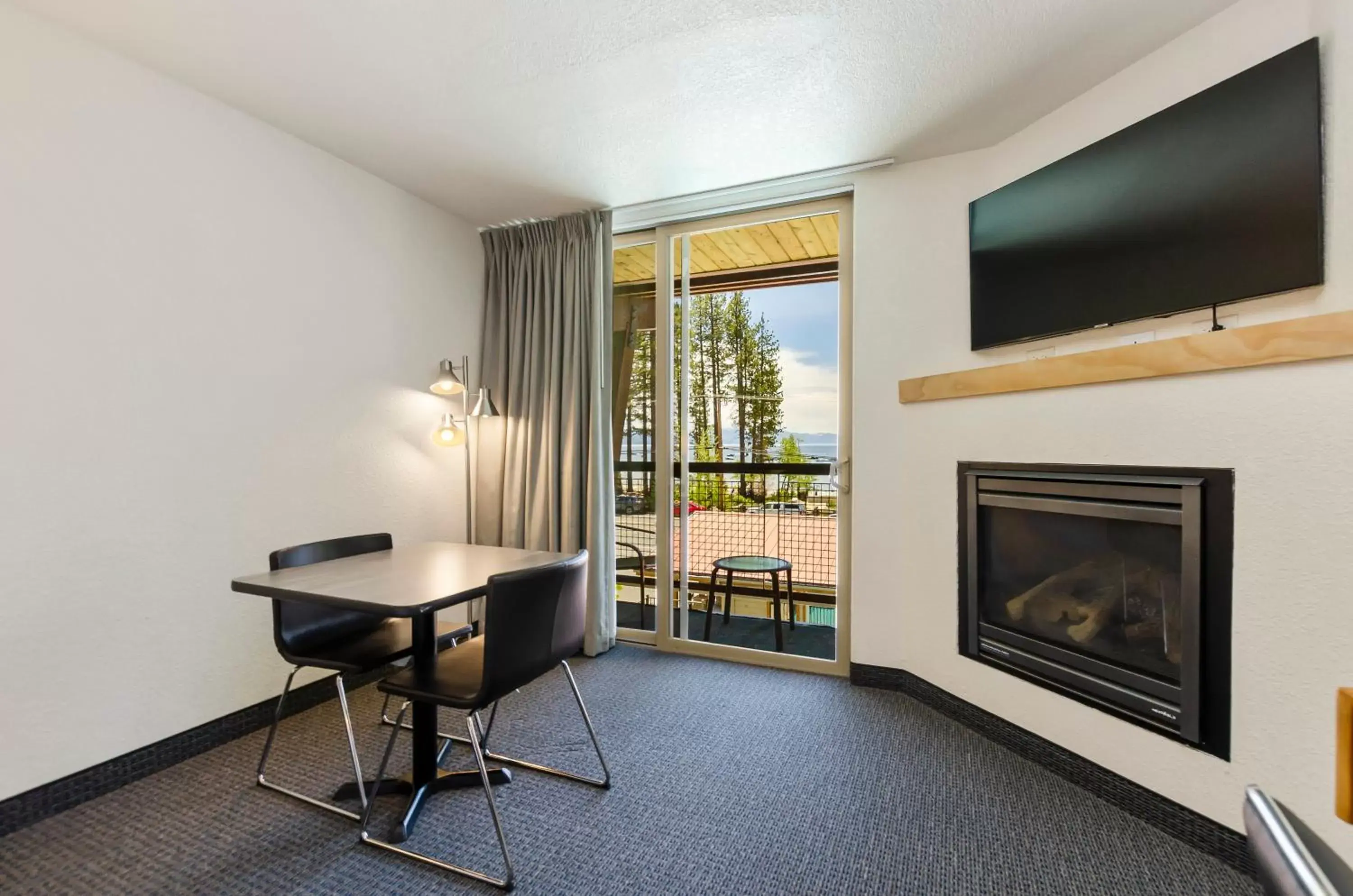 King Room with Lake View in Firelite Lodge King Room with Lake View in Firelite Lodge