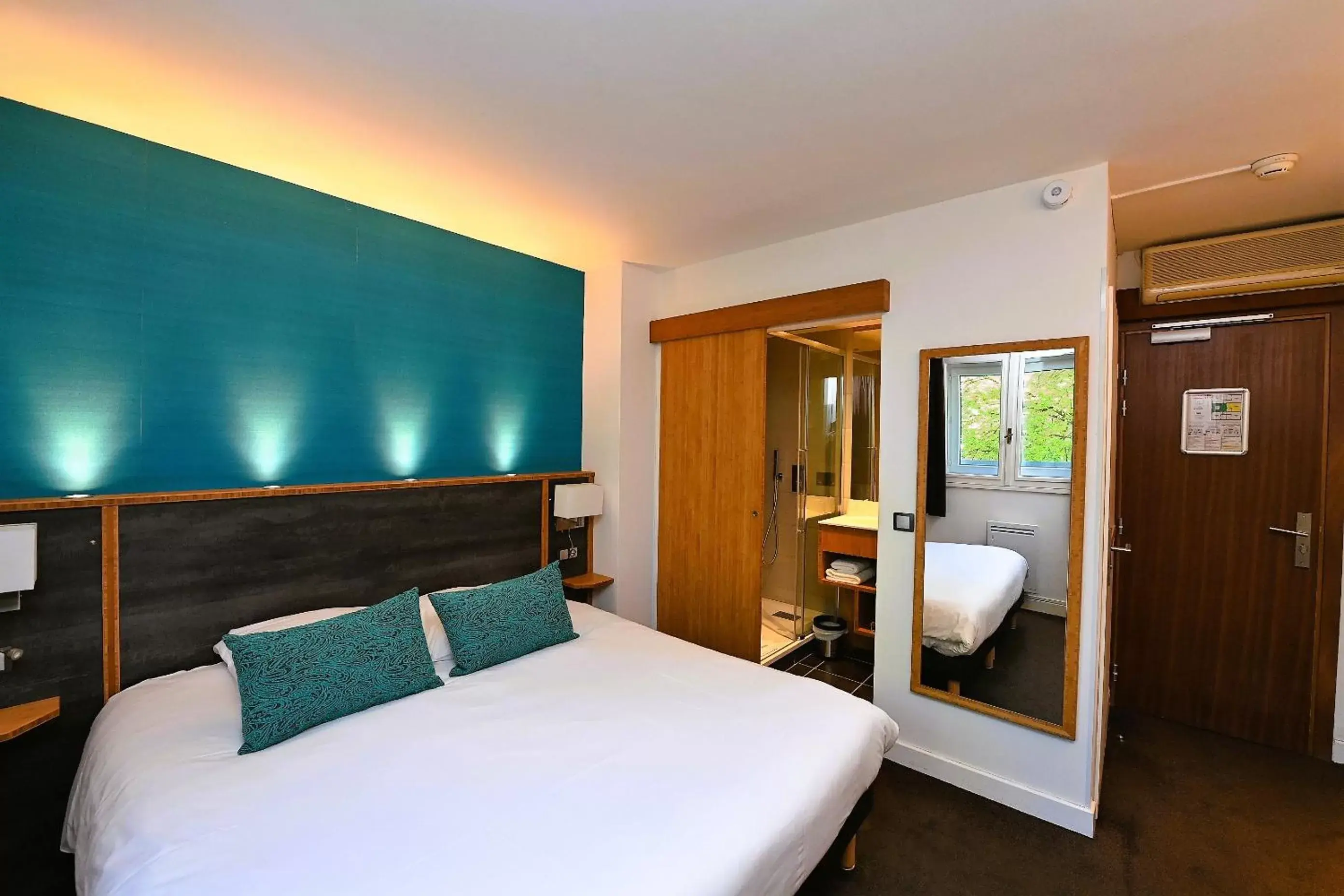 Comfort Double Room in Hôtel Foch Comfort Double Room in Hôtel Foch