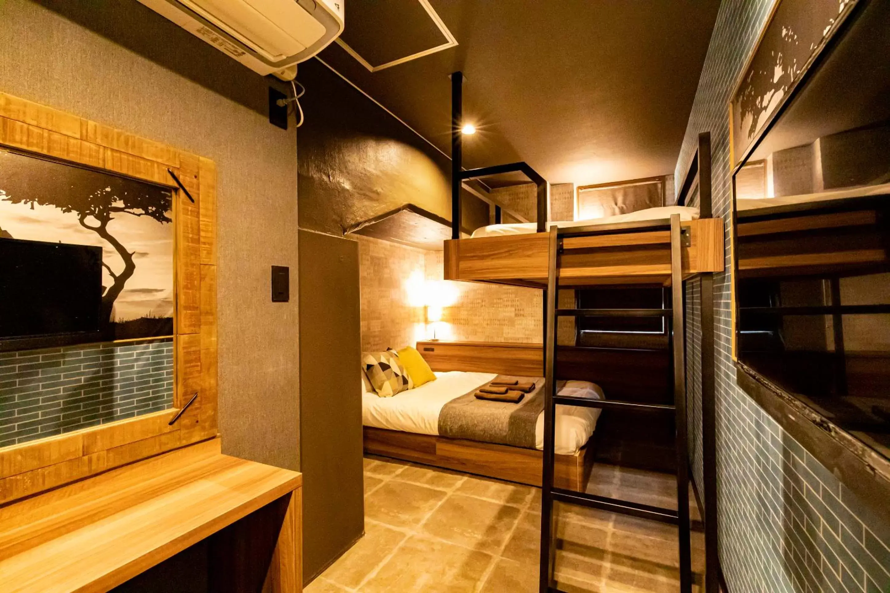 Triple Room E in UNDER RAILWAY HOTEL AKIHABARA Triple Room E in UNDER RAILWAY HOTEL AKIHABARA