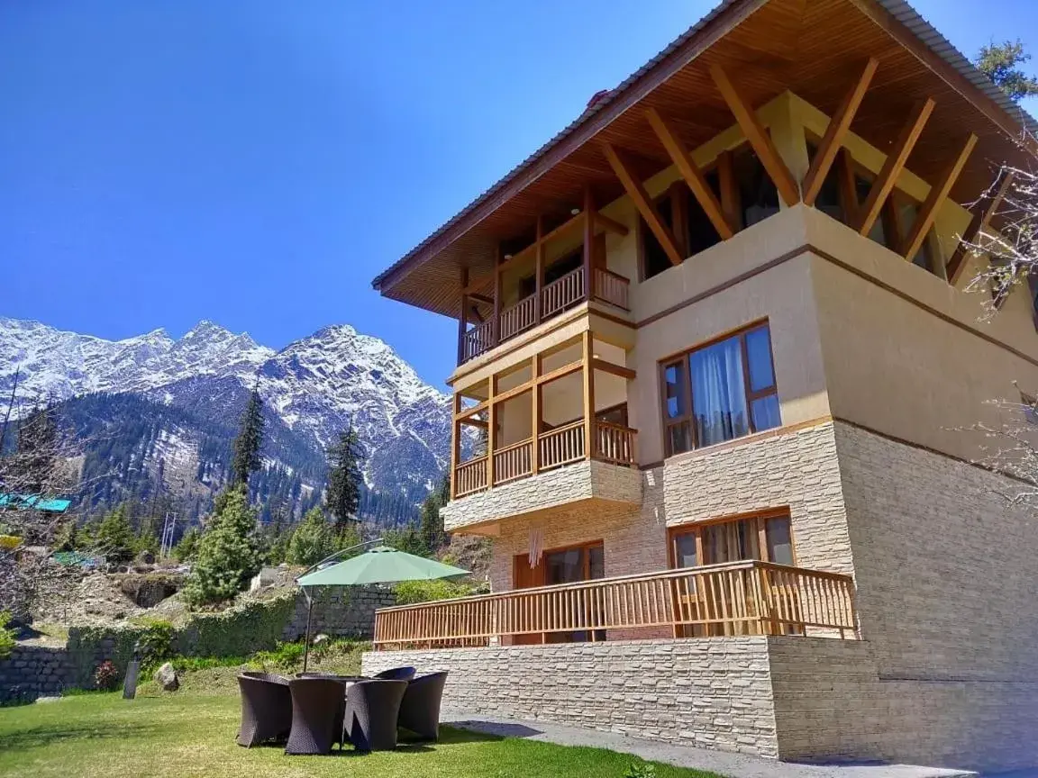 Three-Bedroom Villa in Solang Valley Resort Three-Bedroom Villa in Solang Valley Resort
