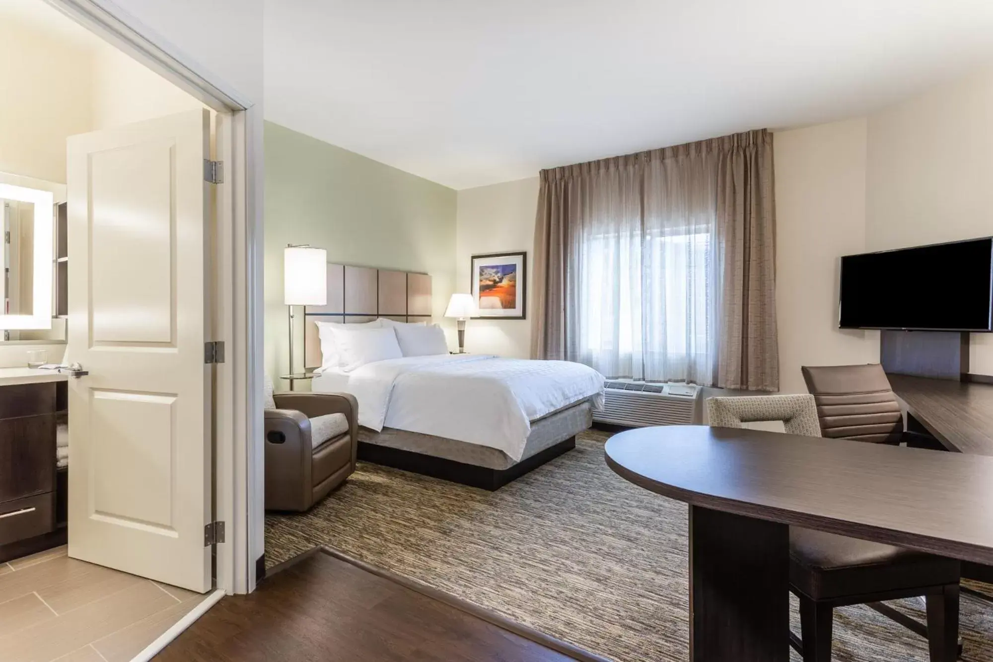 Queen Room - Hearing Accessible in Candlewood Suites - Davenport by IHG Queen Room - Hearing Accessible in Candlewood Suites - Davenport by IHG