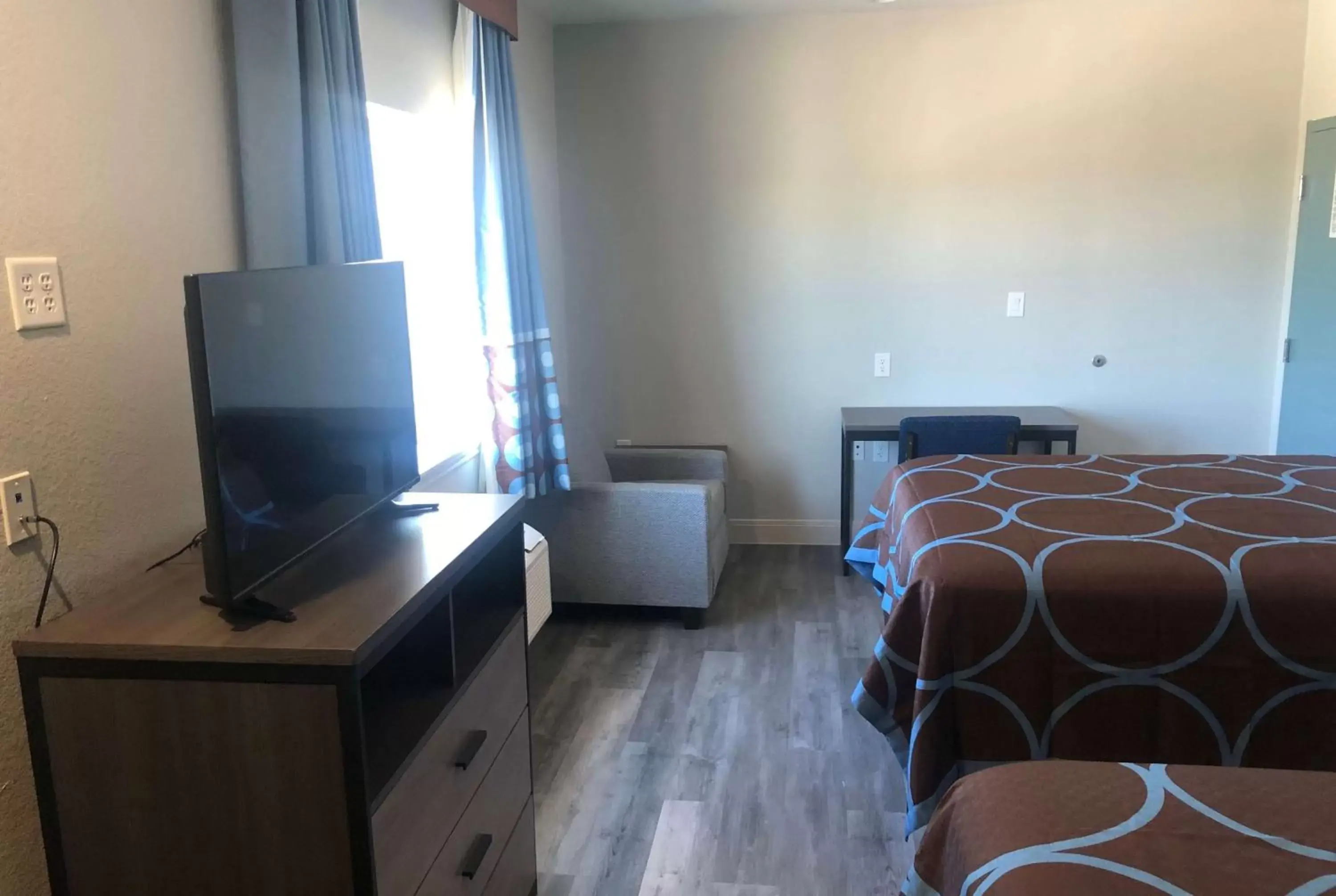 Queen Room with Two Queen Beds - Non-Smoking in Super 8 by Wyndham Spring/North Houston Queen Room with Two Queen Beds - Non-Smoking in Super 8 by Wyndham Spring/North Houston