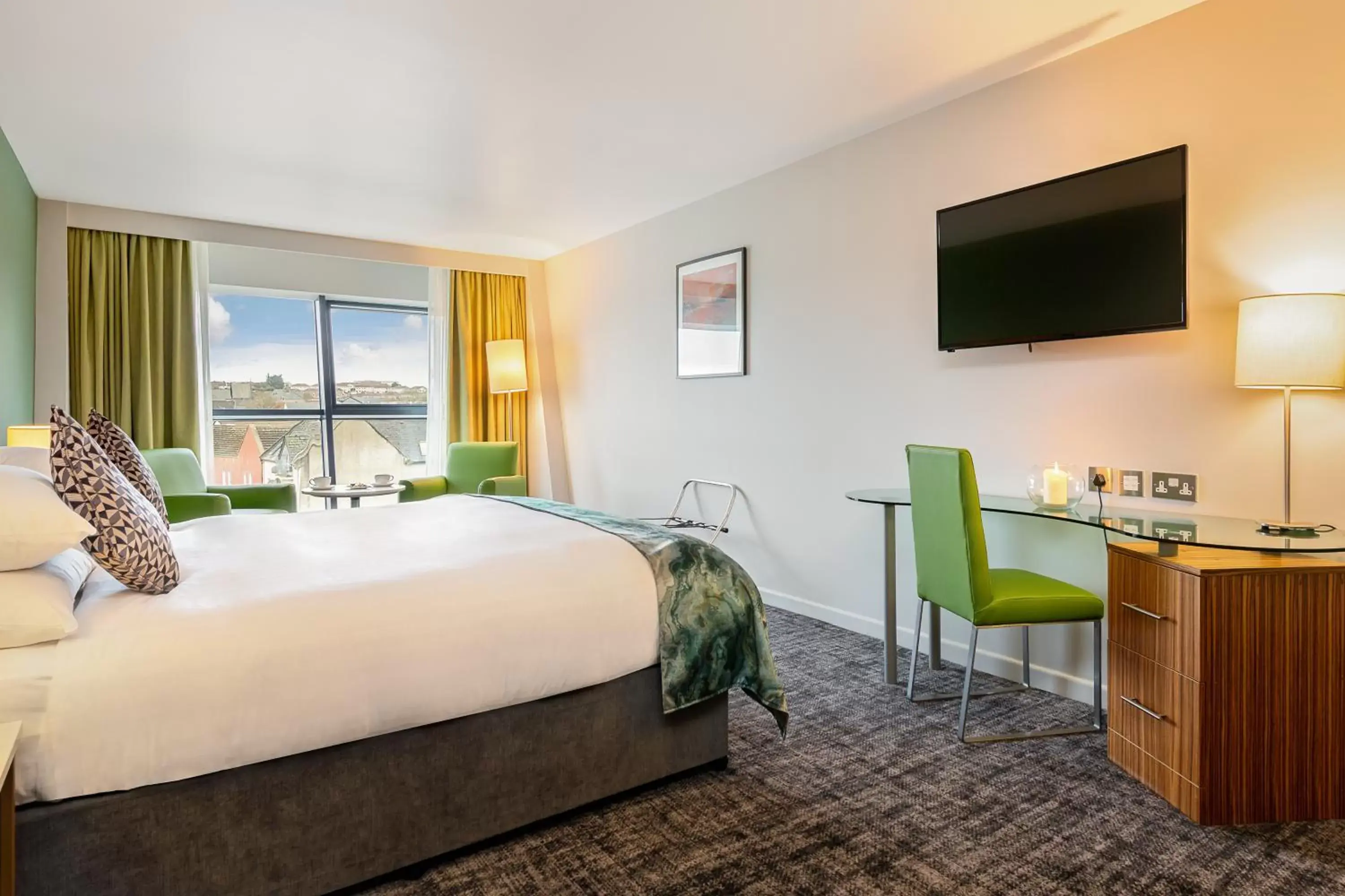 Deluxe Double Room with River View in The Glasshouse Deluxe Double Room with River View in The Glasshouse