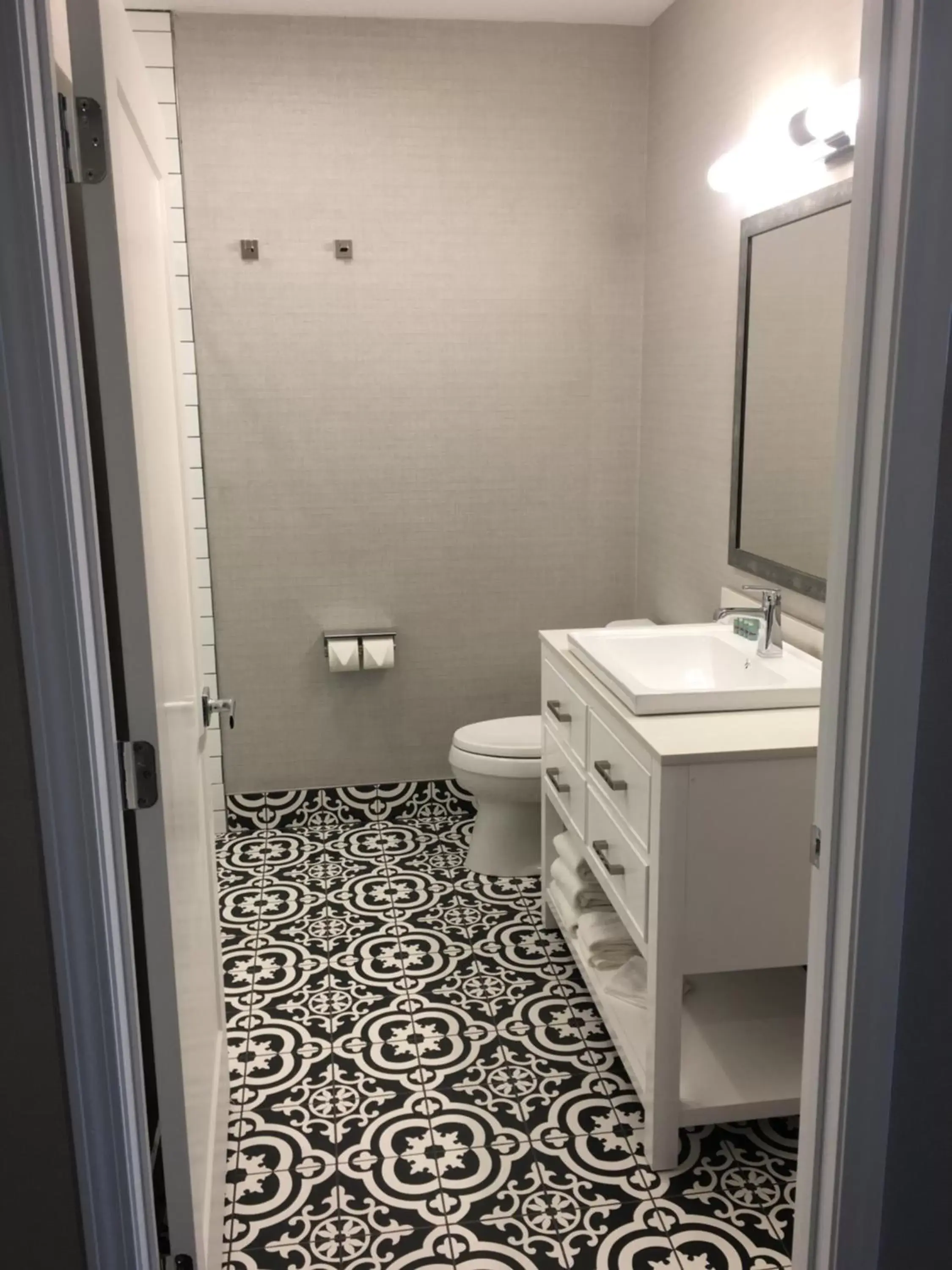 King Suite in Riverside inn hannibal King Suite in Riverside inn hannibal