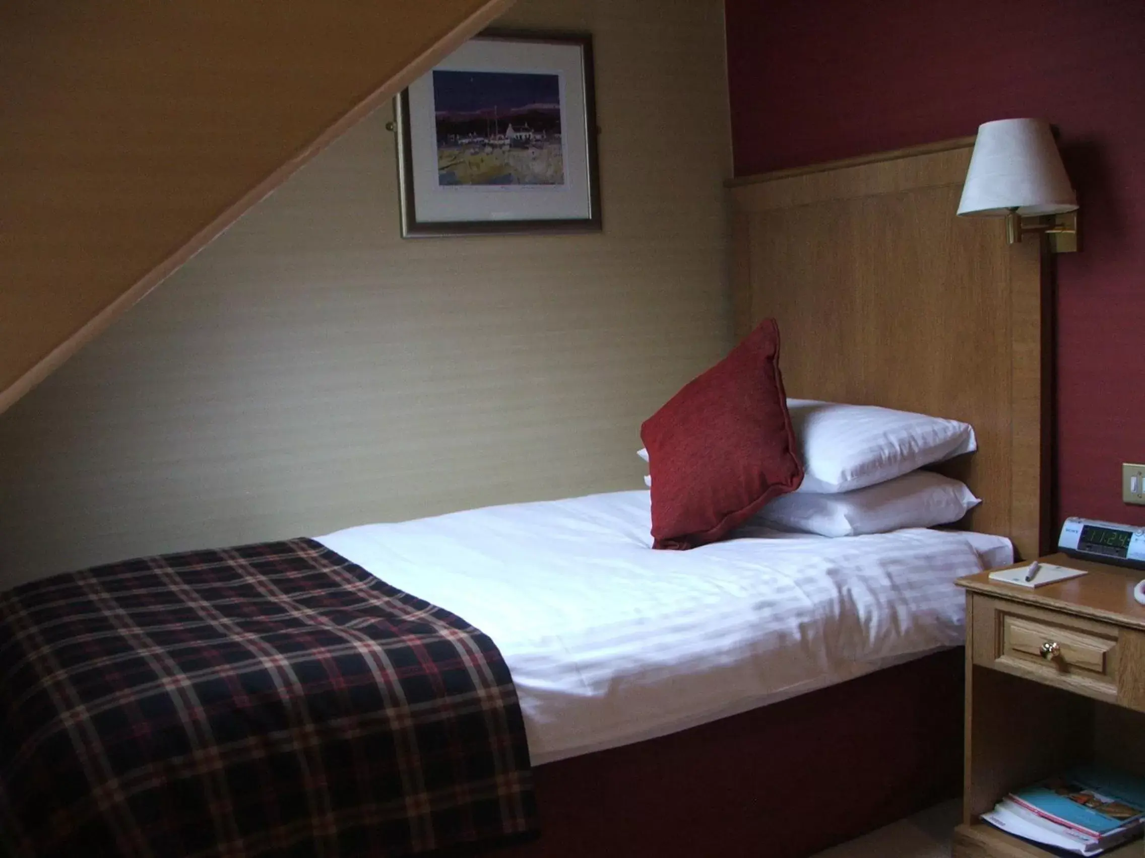Single Room in Atholl Hotel Single Room in Atholl Hotel