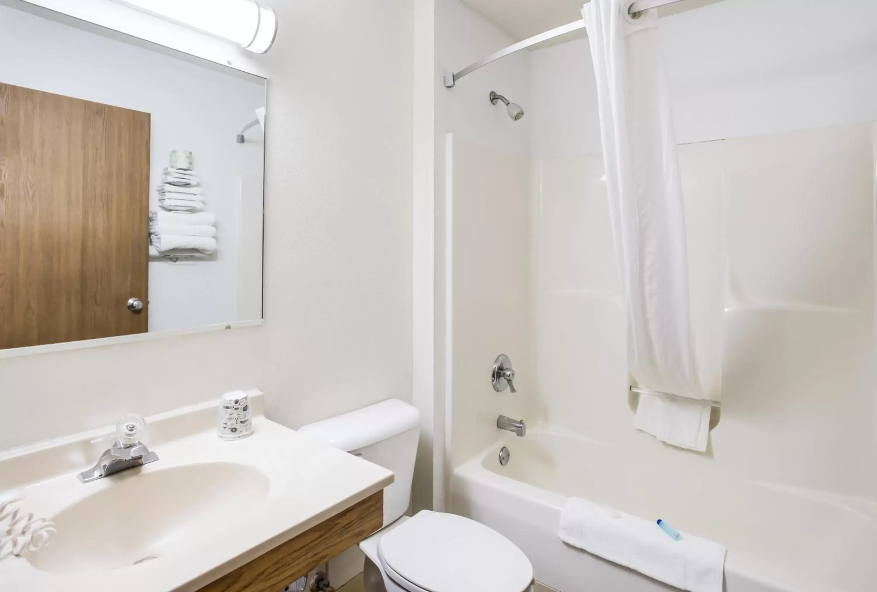 King Room with Spa Bath in Americas Best Value Inn Charlotte King Room with Spa Bath in Americas Best Value Inn Charlotte