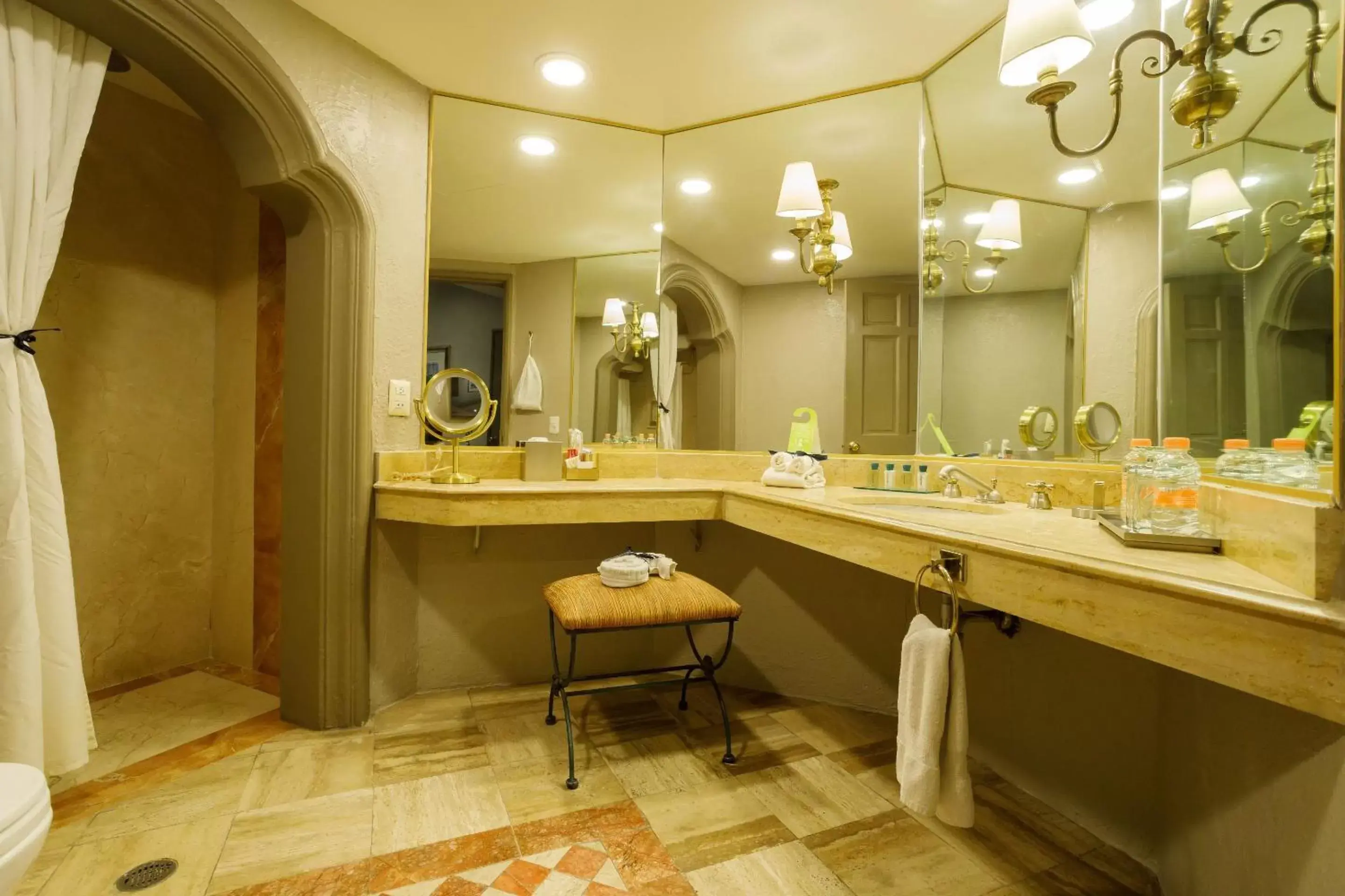 Master Suite Two Beds in Quinta Real Guadalajara Master Suite Two Beds in Quinta Real Guadalajara