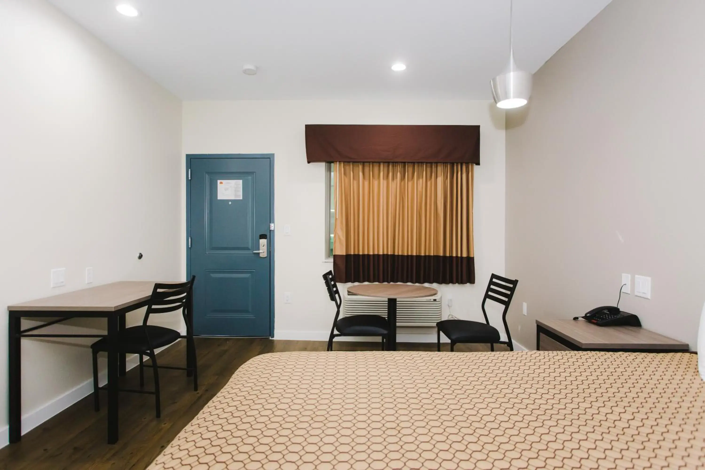 King Studio in Palace Inn- Louetta King Studio in Palace Inn- Louetta