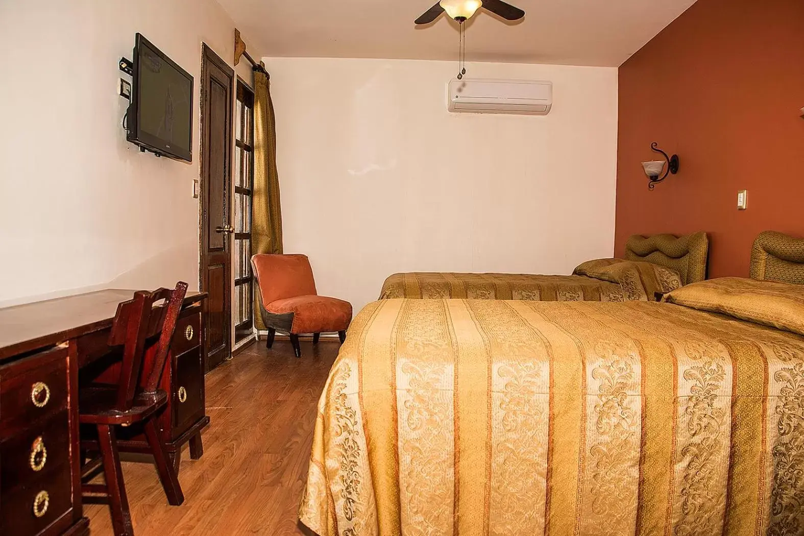 Double Room with Two Double Beds in Hotel Roma Double Room with Two Double Beds in Hotel Roma