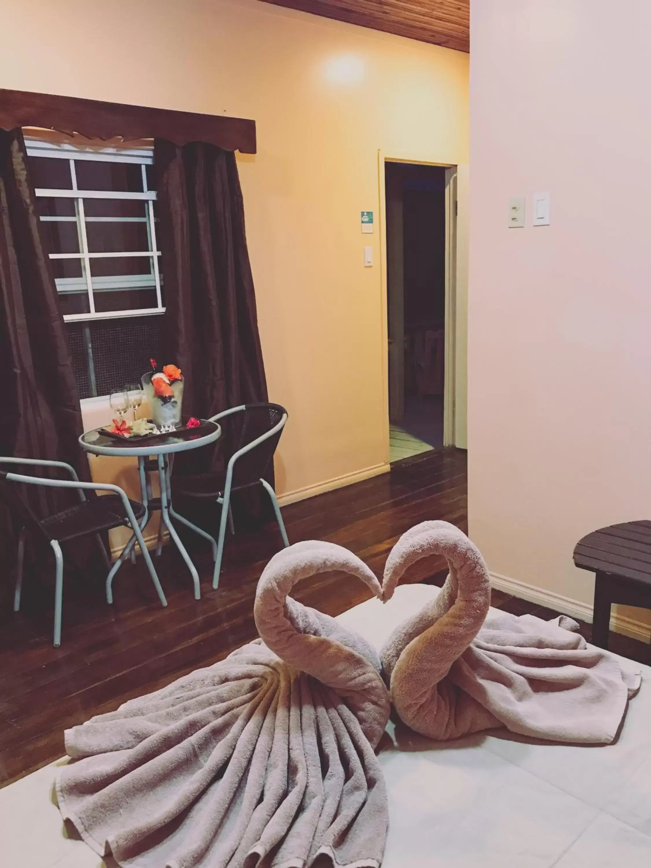 Queen Suite in Tropical Paradise Queen Suite in Tropical Paradise