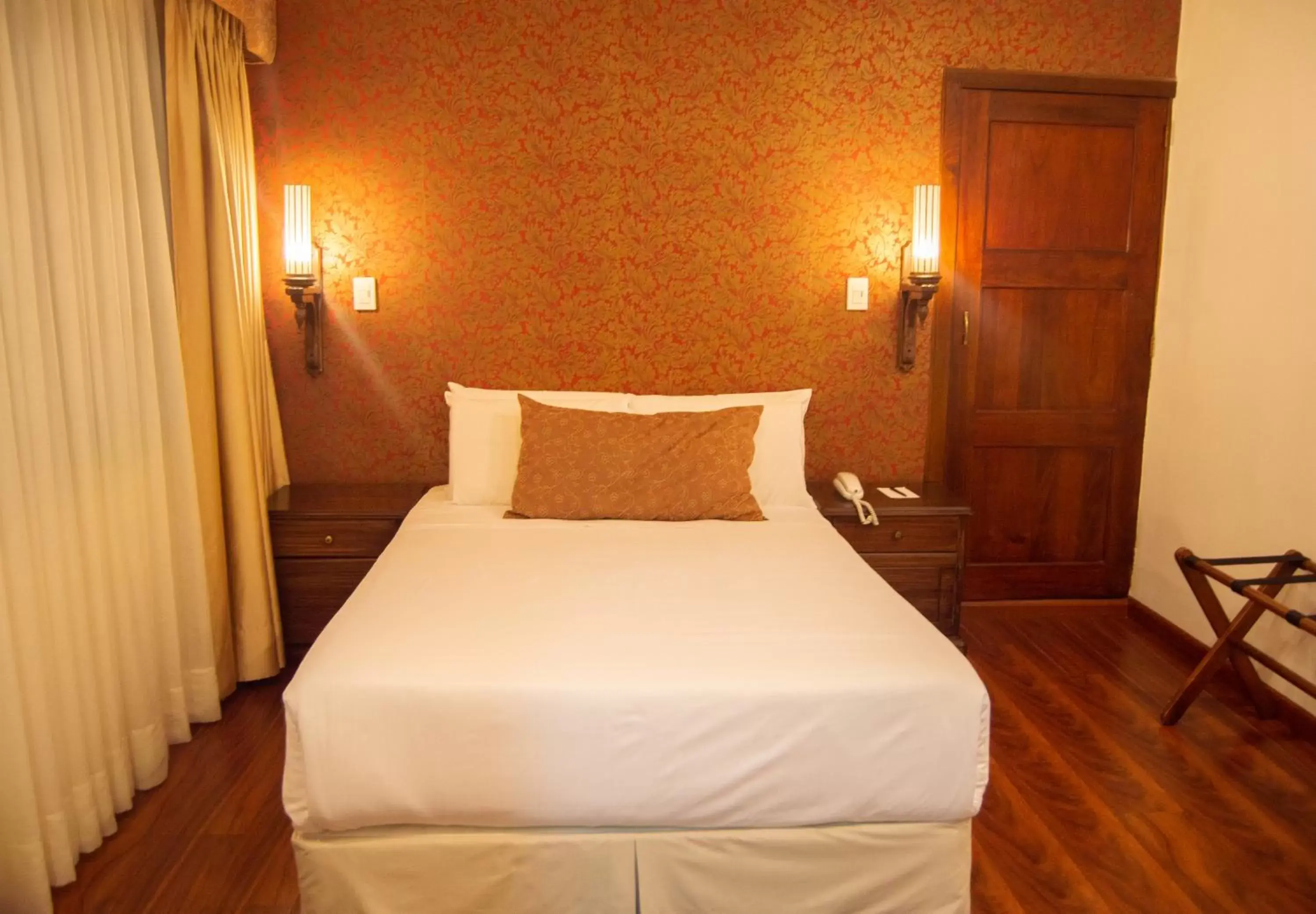 Queen Room - single occupancy in Hotel Carvallo Queen Room - single occupancy in Hotel Carvallo