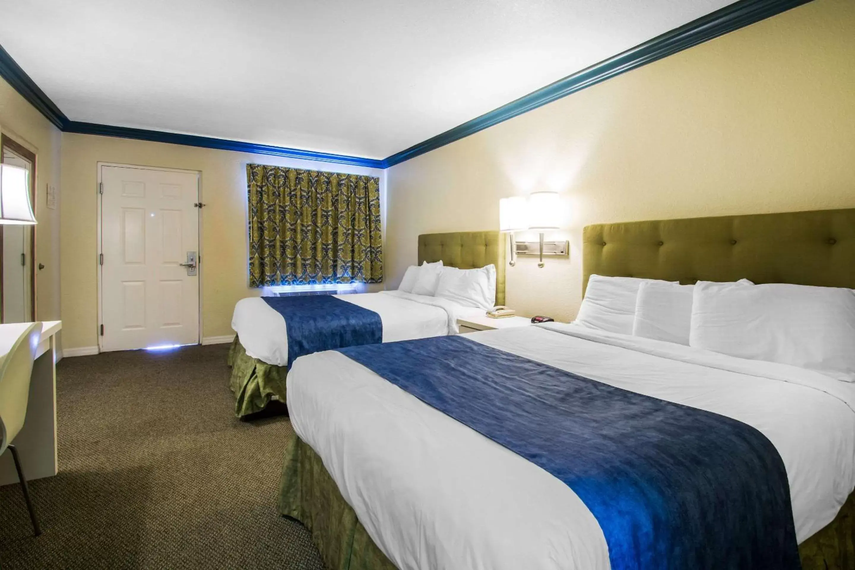 Queen Room with Two Queen Beds - Disability Access/Non-Smoking in Quality Inn Clermont West Kissimmee Queen Room with Two Queen Beds - Disability Access/Non-Smoking in Quality Inn Clermont West Kissimmee