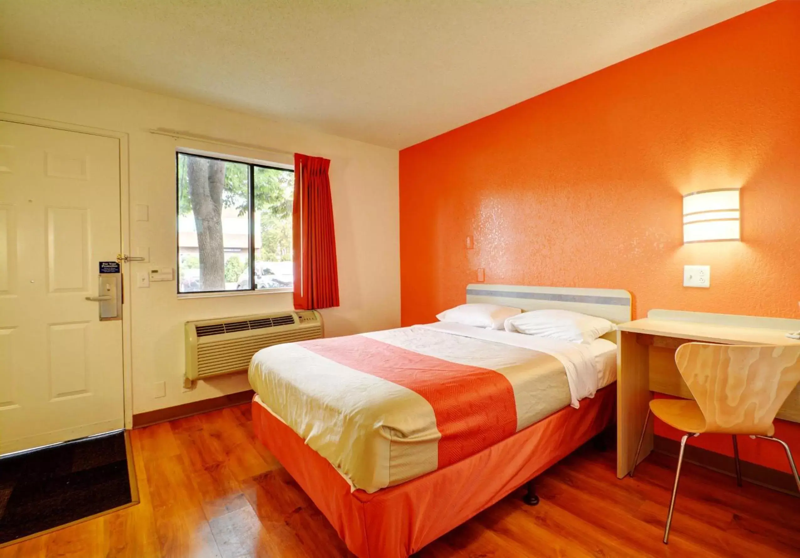 Queen Room - Disability Access in Motel 6-Wethersfield, CT - Hartford Queen Room - Disability Access in Motel 6-Wethersfield, CT - Hartford