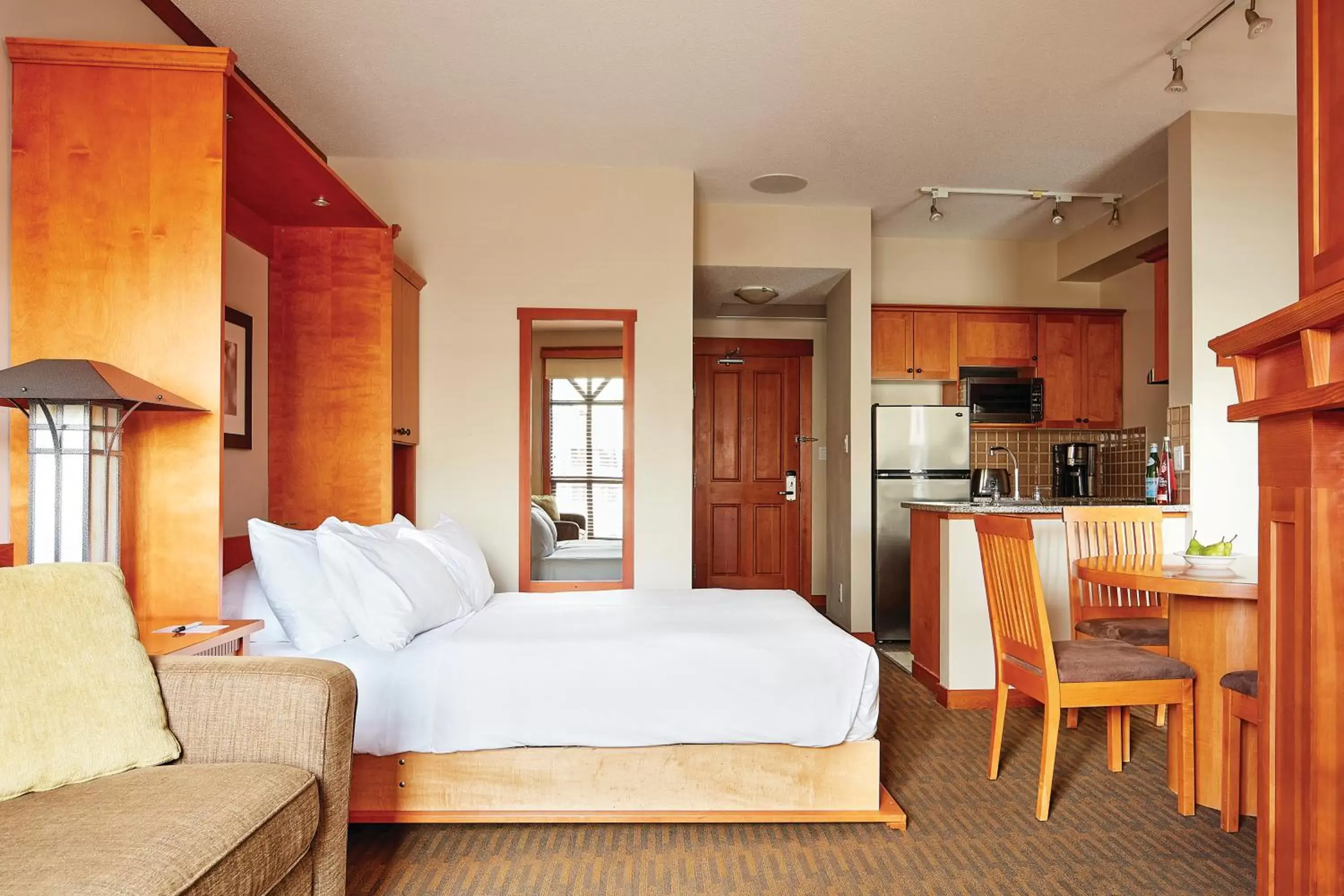 Studio Upper Floor Suite in Pan Pacific Whistler Mountainside Studio Upper Floor Suite in Pan Pacific Whistler Mountainside