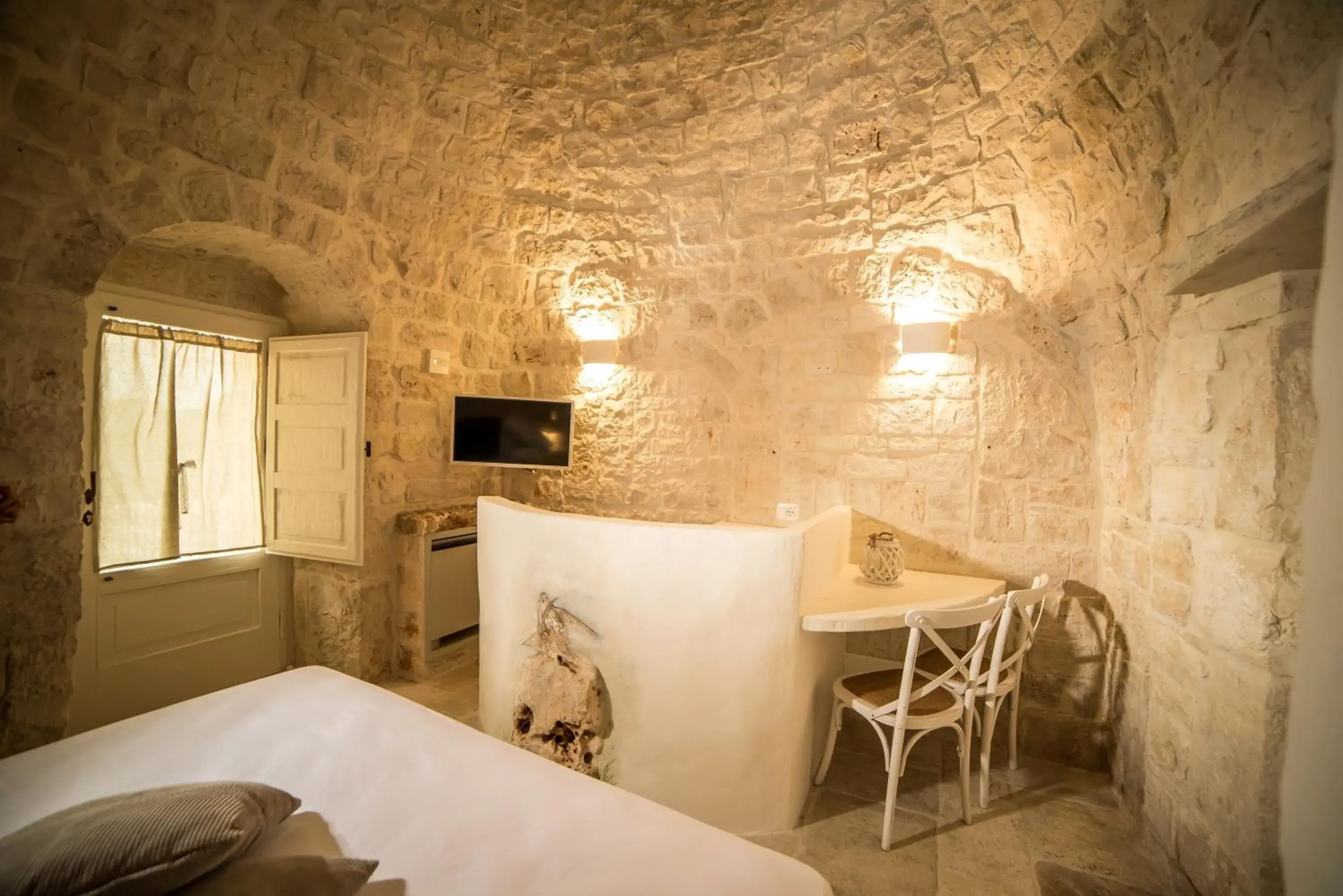 Suite with Spa Bath - single occupancy - Trullo in Resort La Corte Dell'Astore - Wild in Style Resort Suite with Spa Bath - single occupancy - Trullo in Resort La Corte Dell'Astore - Wild in Style Resort