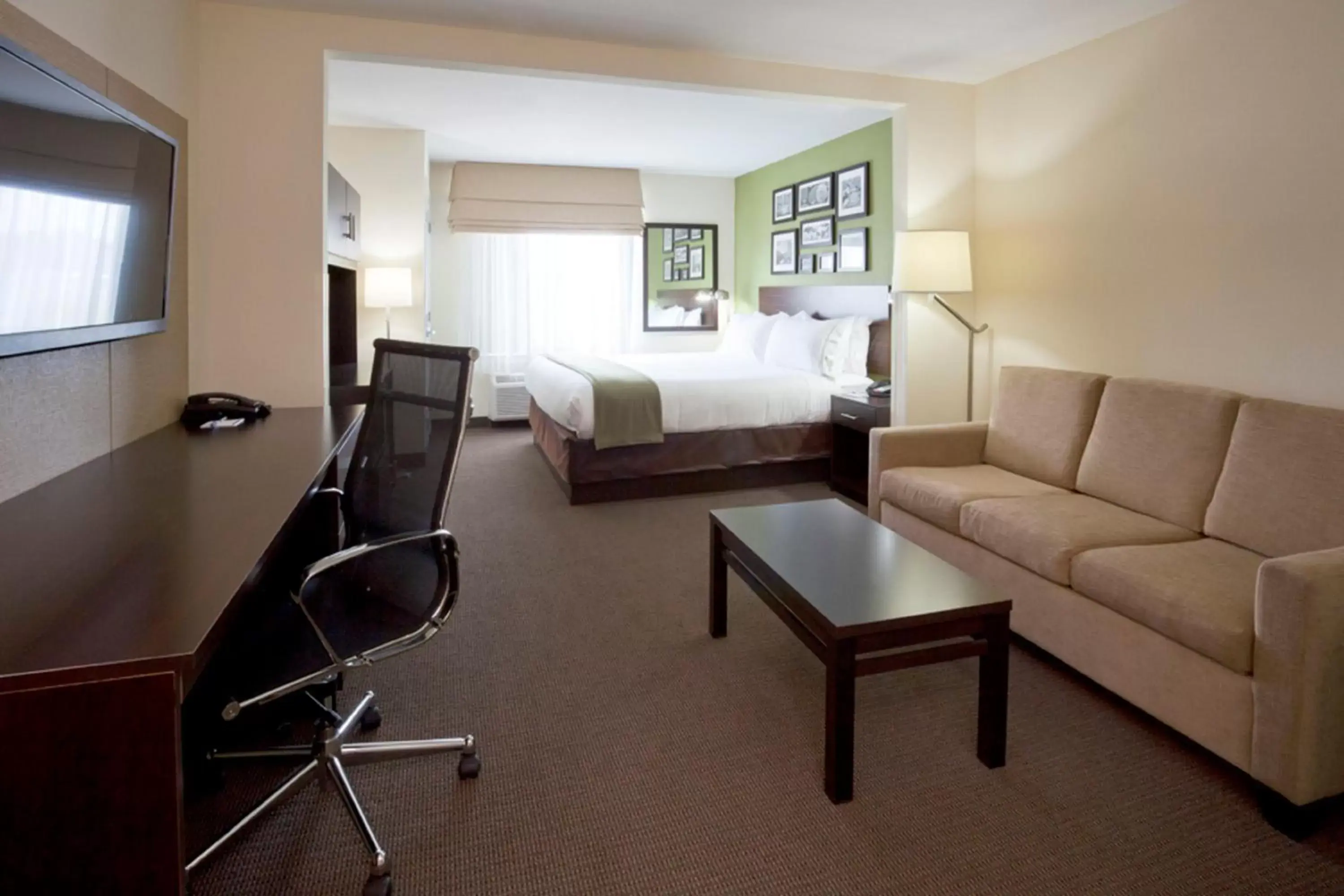 King Suite in Holiday Inn Express Hotel & Suites Rogers, an IHG Hotel King Suite in Holiday Inn Express Hotel & Suites Rogers, an IHG Hotel