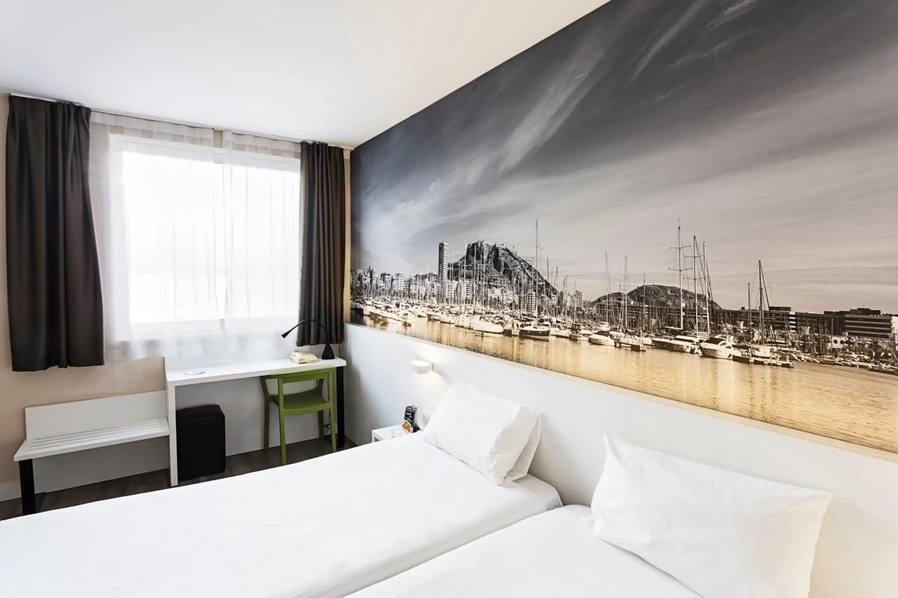 Twin Room with Sea View in B&B HOTEL Alicante Twin Room with Sea View in B&B HOTEL Alicante