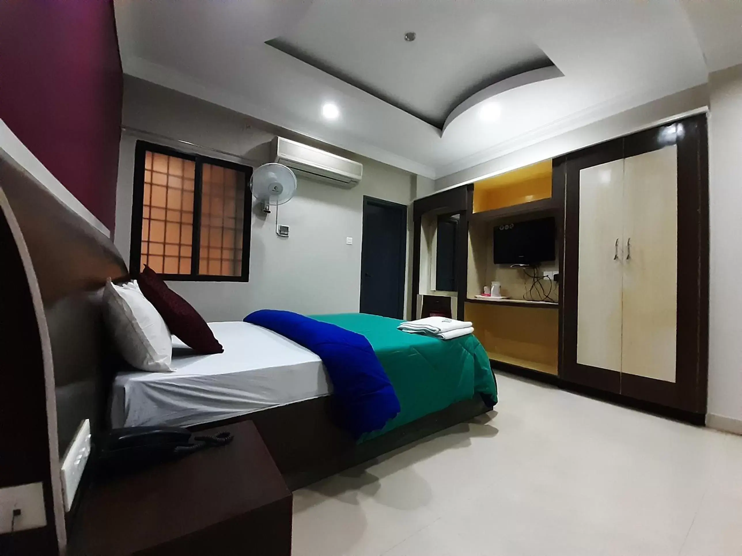 Large Double Room in A.S.K Residency Large Double Room in A.S.K Residency