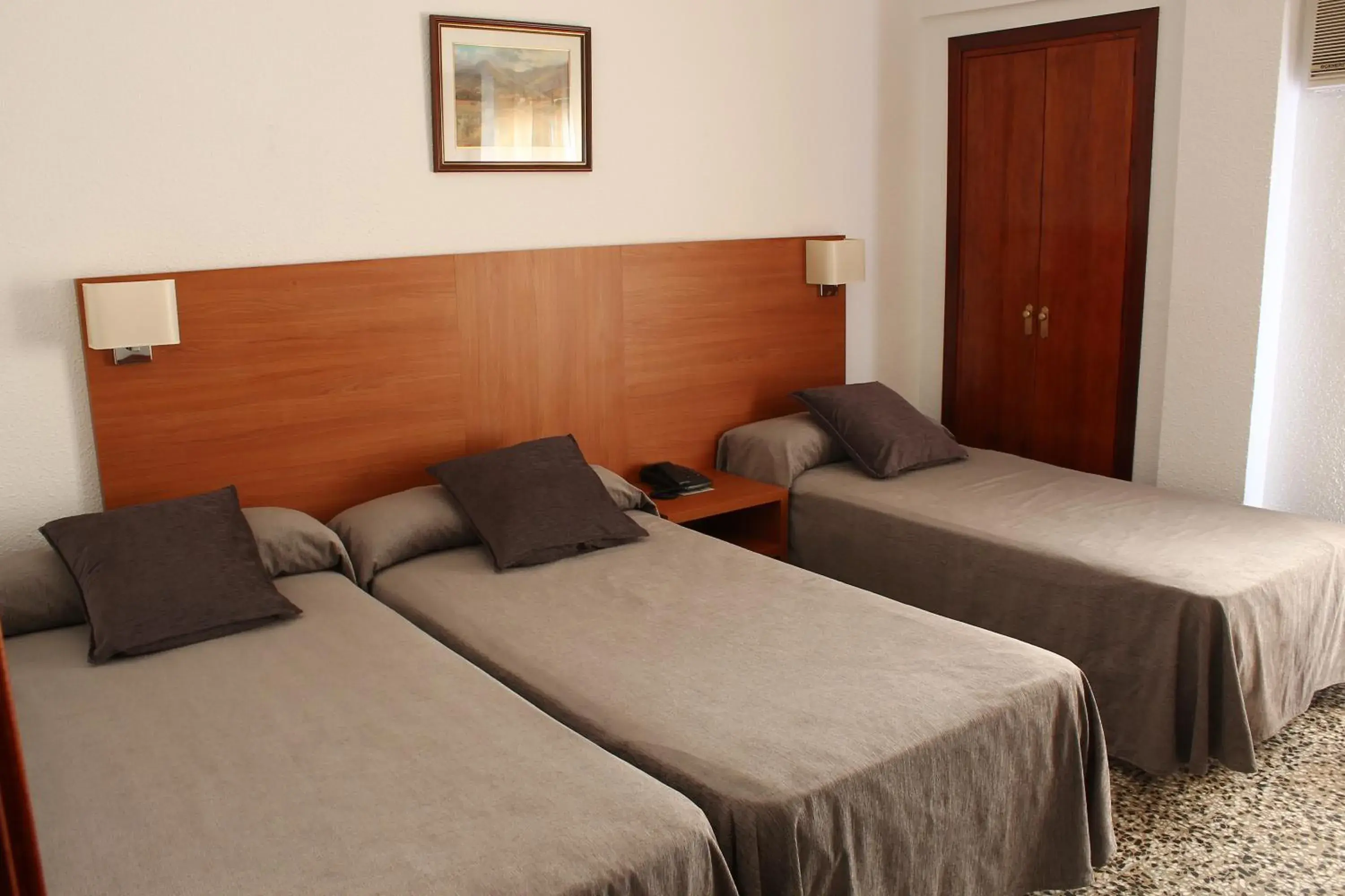 Double or Twin Room with Extra Bed (2 Adults + 1 Child) in Hotel Jardín Double or Twin Room with Extra Bed (2 Adults + 1 Child) in Hotel Jardín