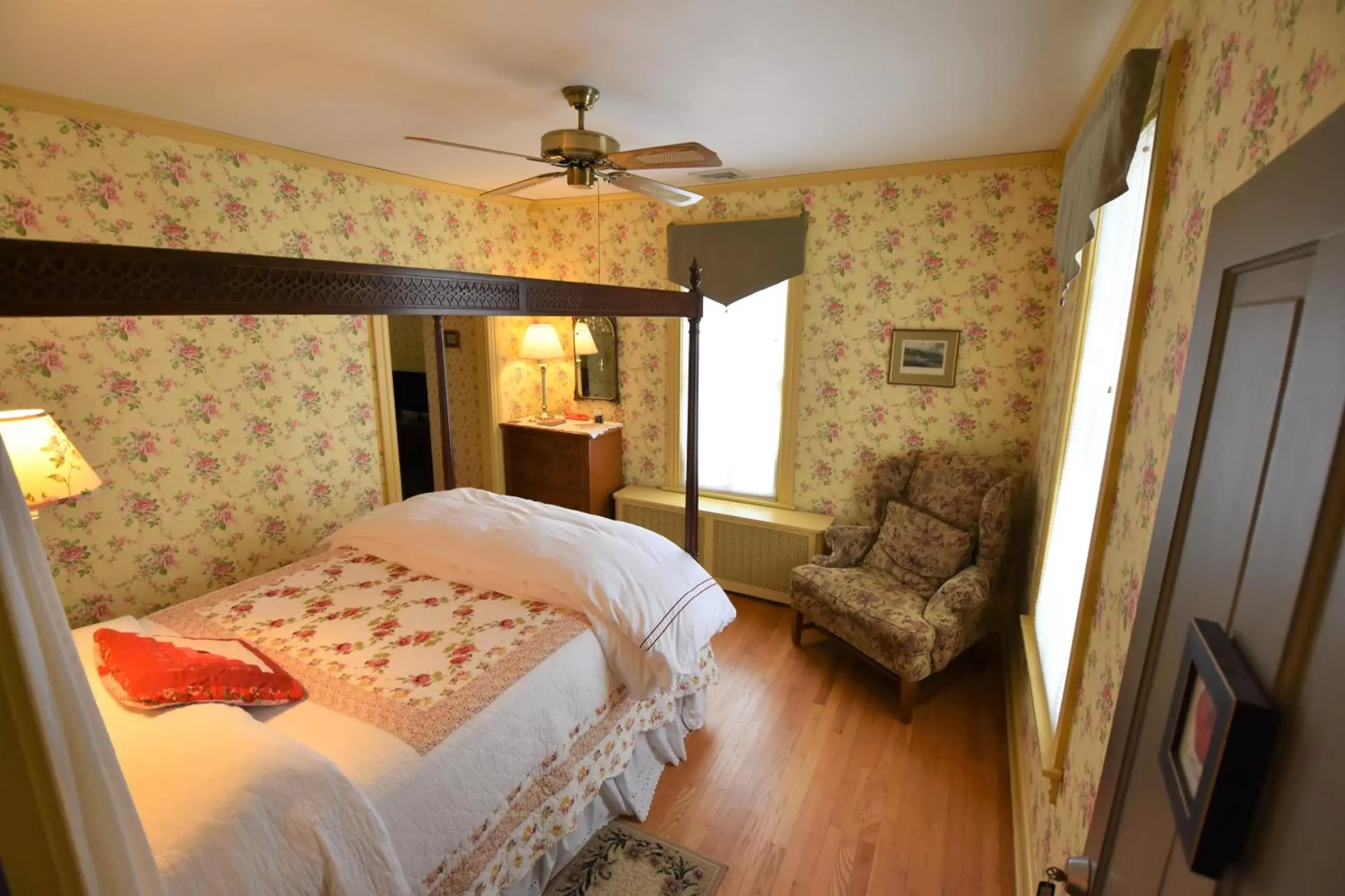 Deluxe Queen Suite in Apple Bin Inn Deluxe Queen Suite in Apple Bin Inn