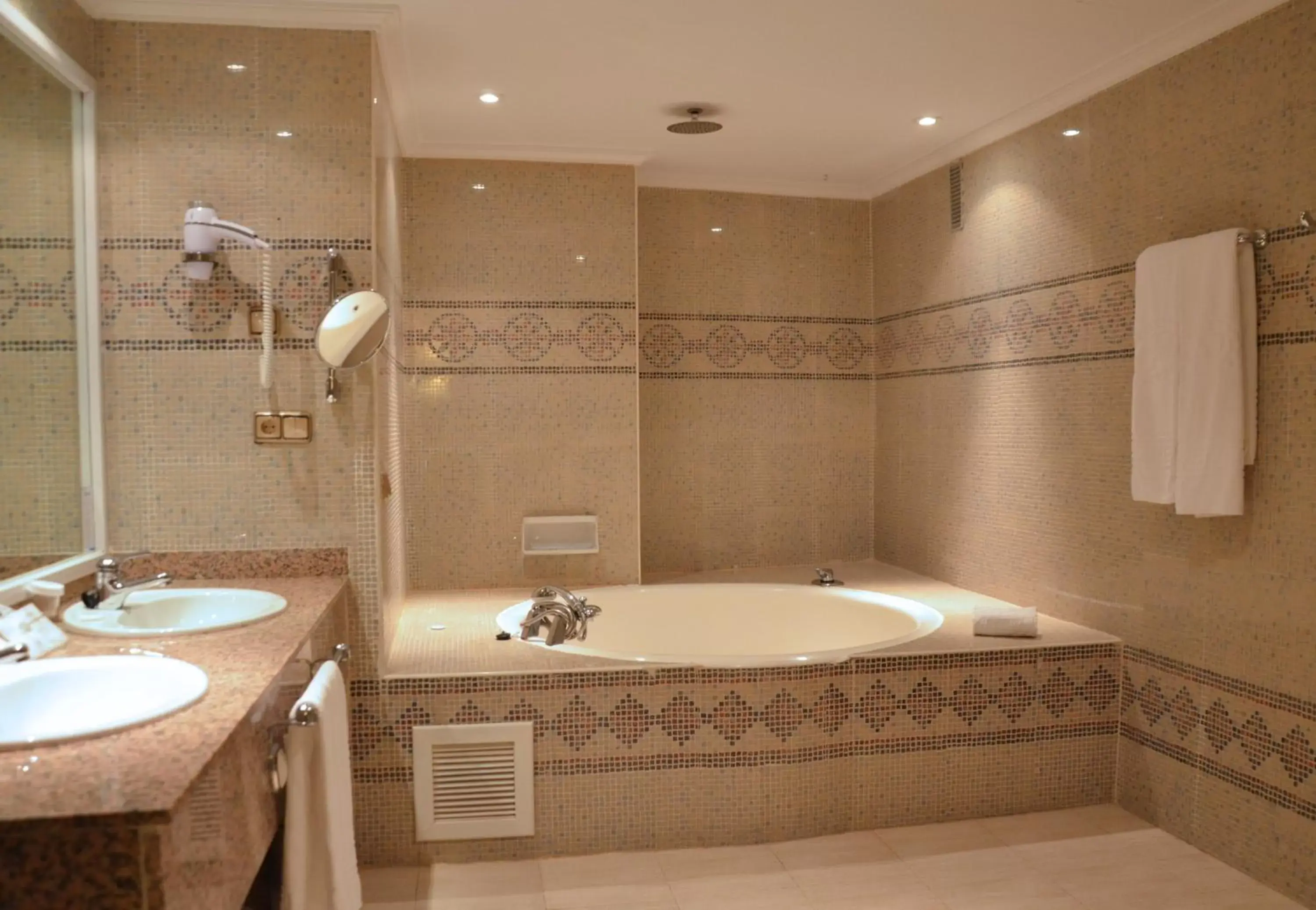 Special Offer - Junior Suite with Spa Access in Beatriz Toledo Auditorium & Spa Special Offer - Junior Suite with Spa Access in Beatriz Toledo Auditorium & Spa