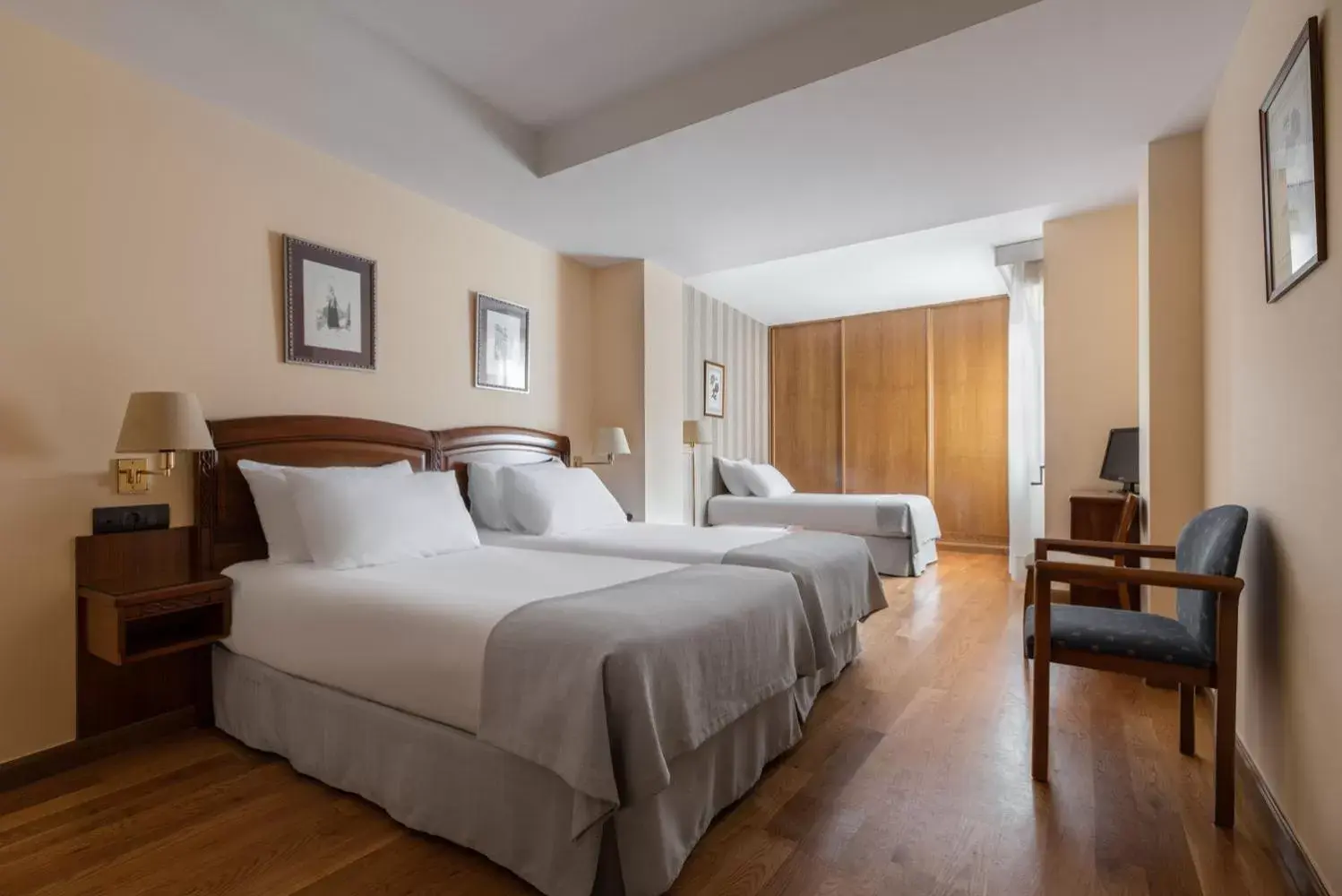 Family Room in Exe Astur Plaza Family Room in Exe Astur Plaza