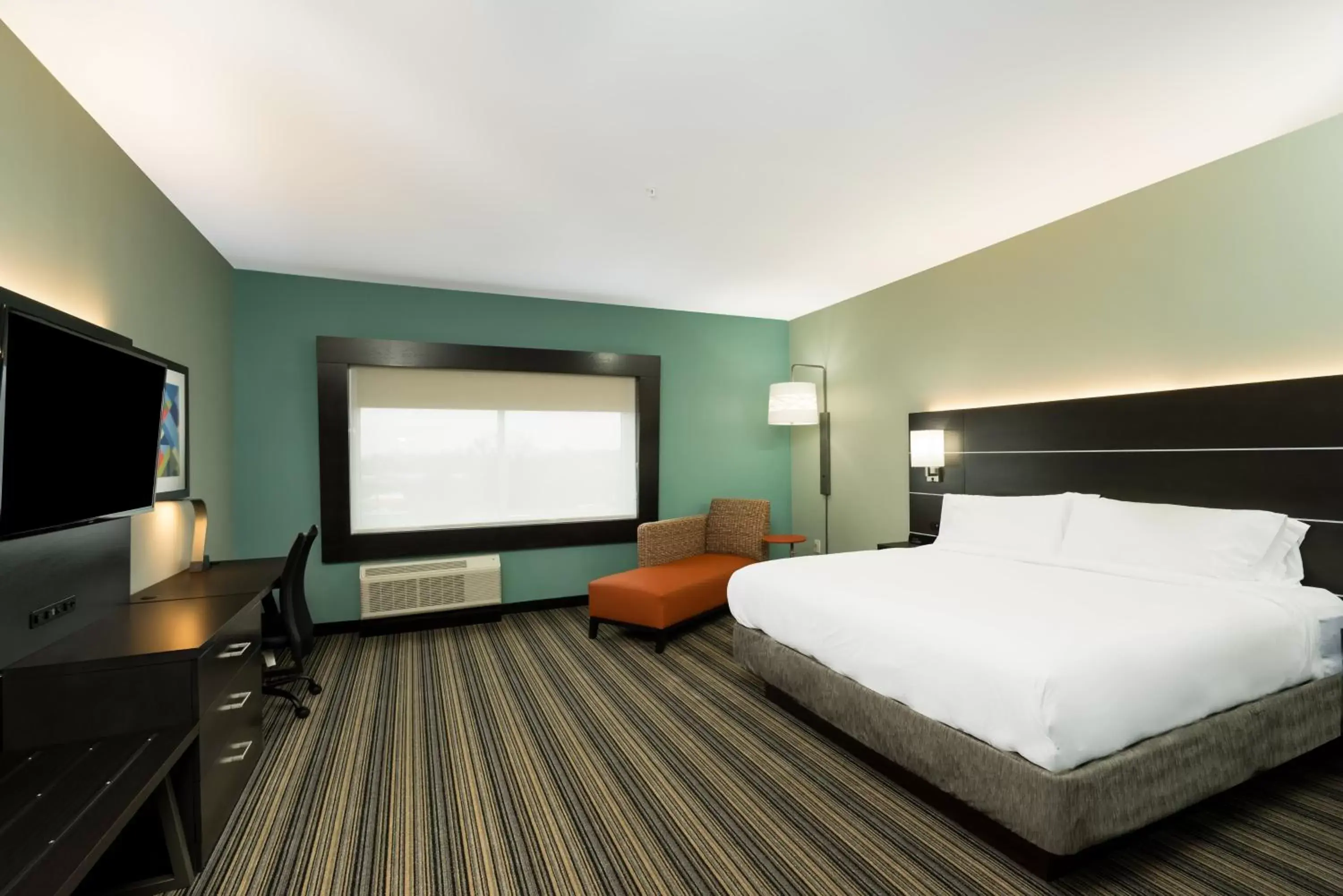 Standard King Room in Holiday Inn Express & Suites Greenville SE - Simpsonville by IHG Standard King Room in Holiday Inn Express & Suites Greenville SE - Simpsonville by IHG