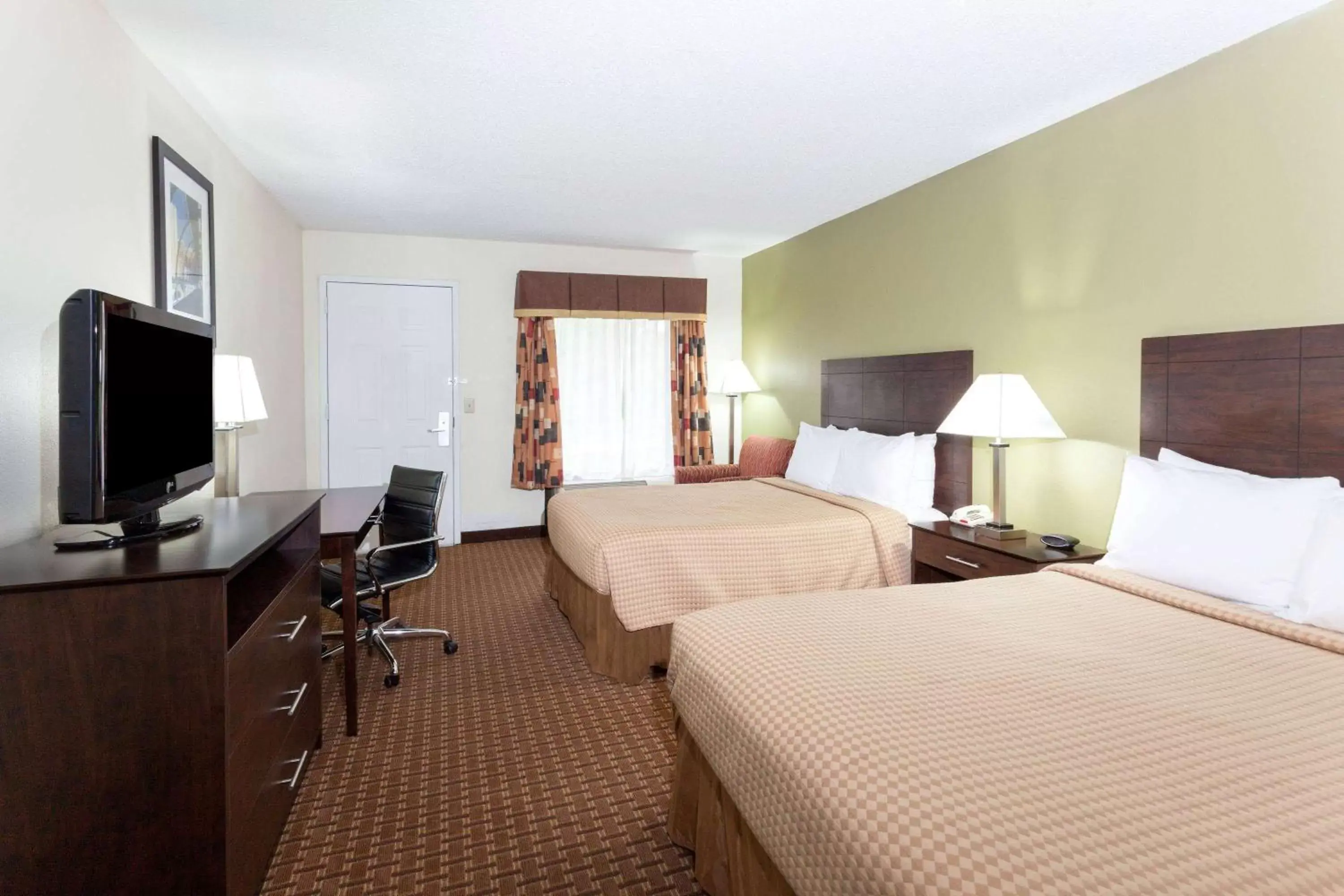 Double Room with Two Double Beds - Smoking in Super 8 by Wyndham Decatur/Dntn/Atlanta Area Double Room with Two Double Beds - Smoking in Super 8 by Wyndham Decatur/Dntn/Atlanta Area
