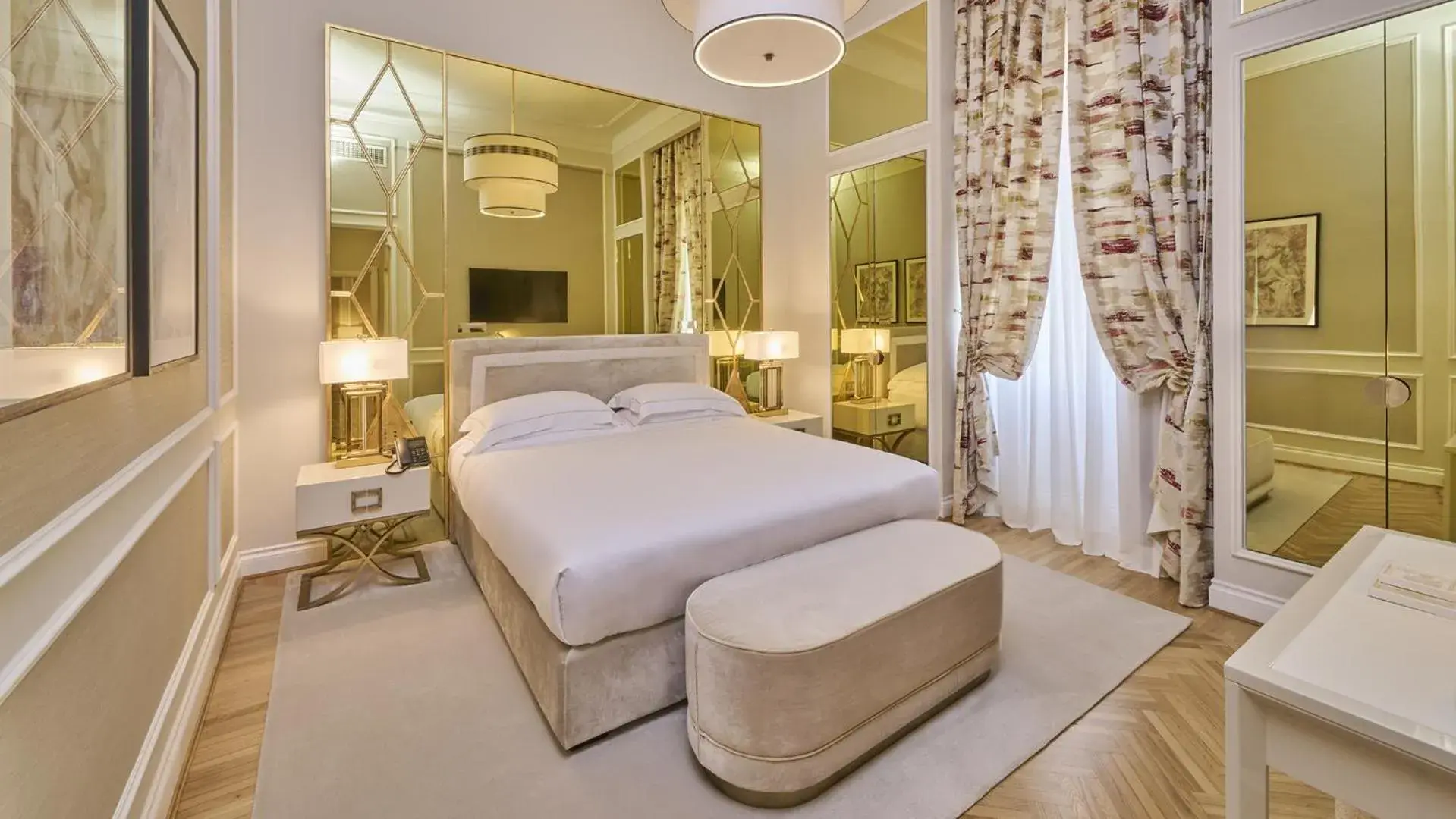 Family Room with Inner Courtyard View in Grand Hotel Principe Di Piemonte Family Room with Inner Courtyard View in Grand Hotel Principe Di Piemonte