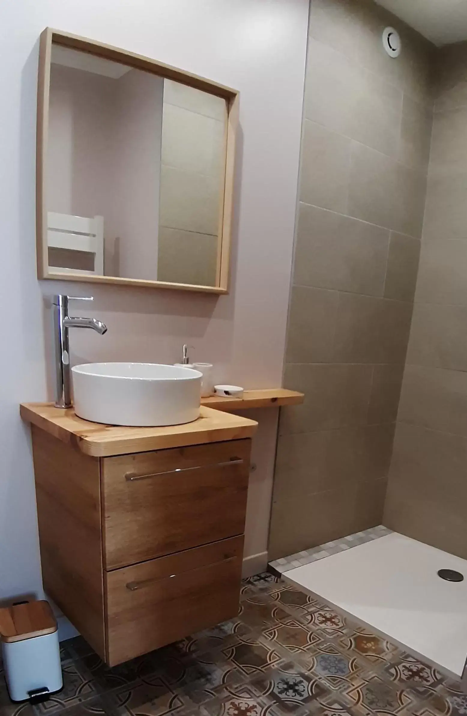 Double Room in A L'OMBRE DE LA TREILLE -Proche Saint-Emilion Double Room in A L'OMBRE DE LA TREILLE -Proche Saint-Emilion