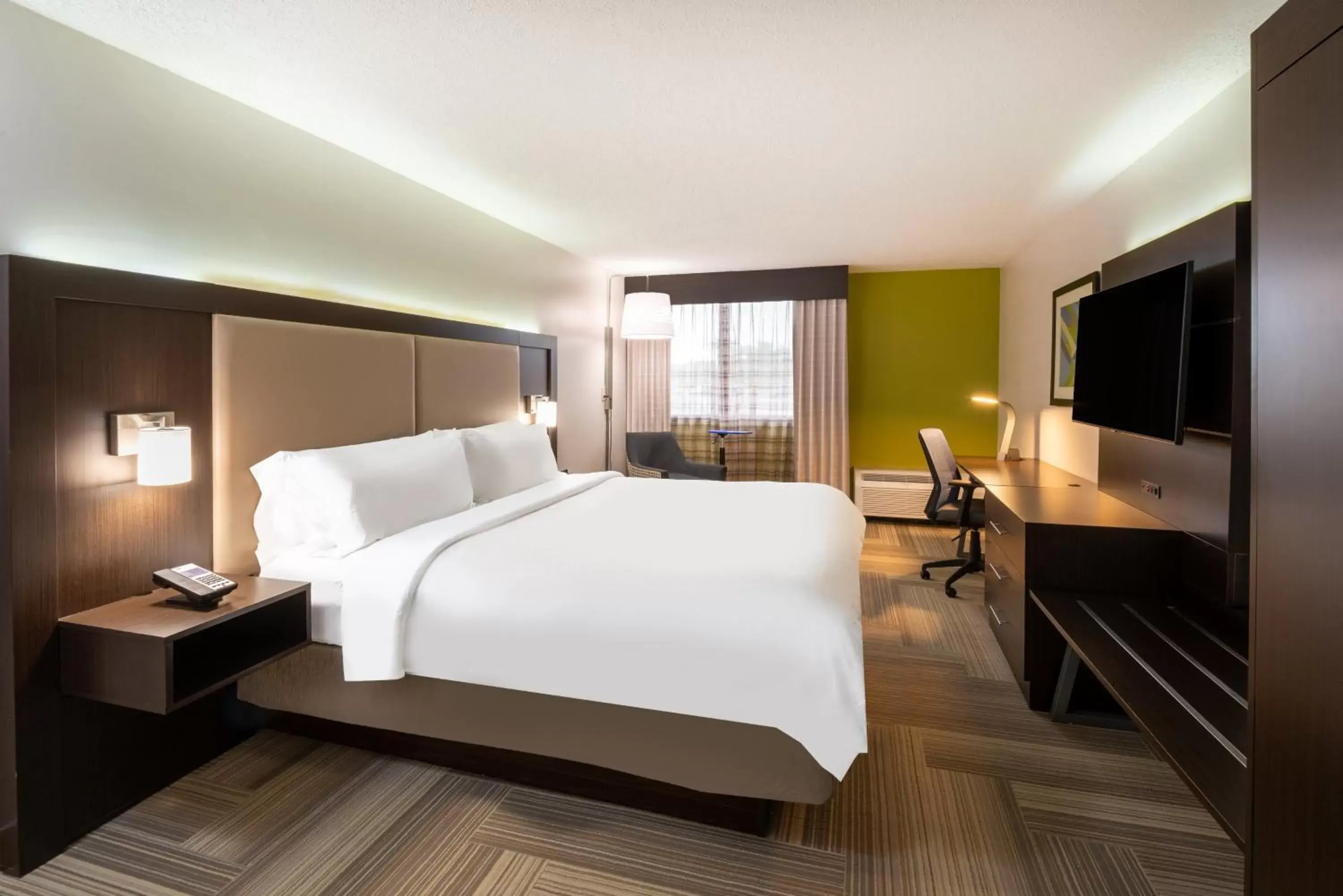 Standard King Room in Holiday Inn Express Philadelphia NE-Bensalem by IHG Standard King Room in Holiday Inn Express Philadelphia NE-Bensalem by IHG