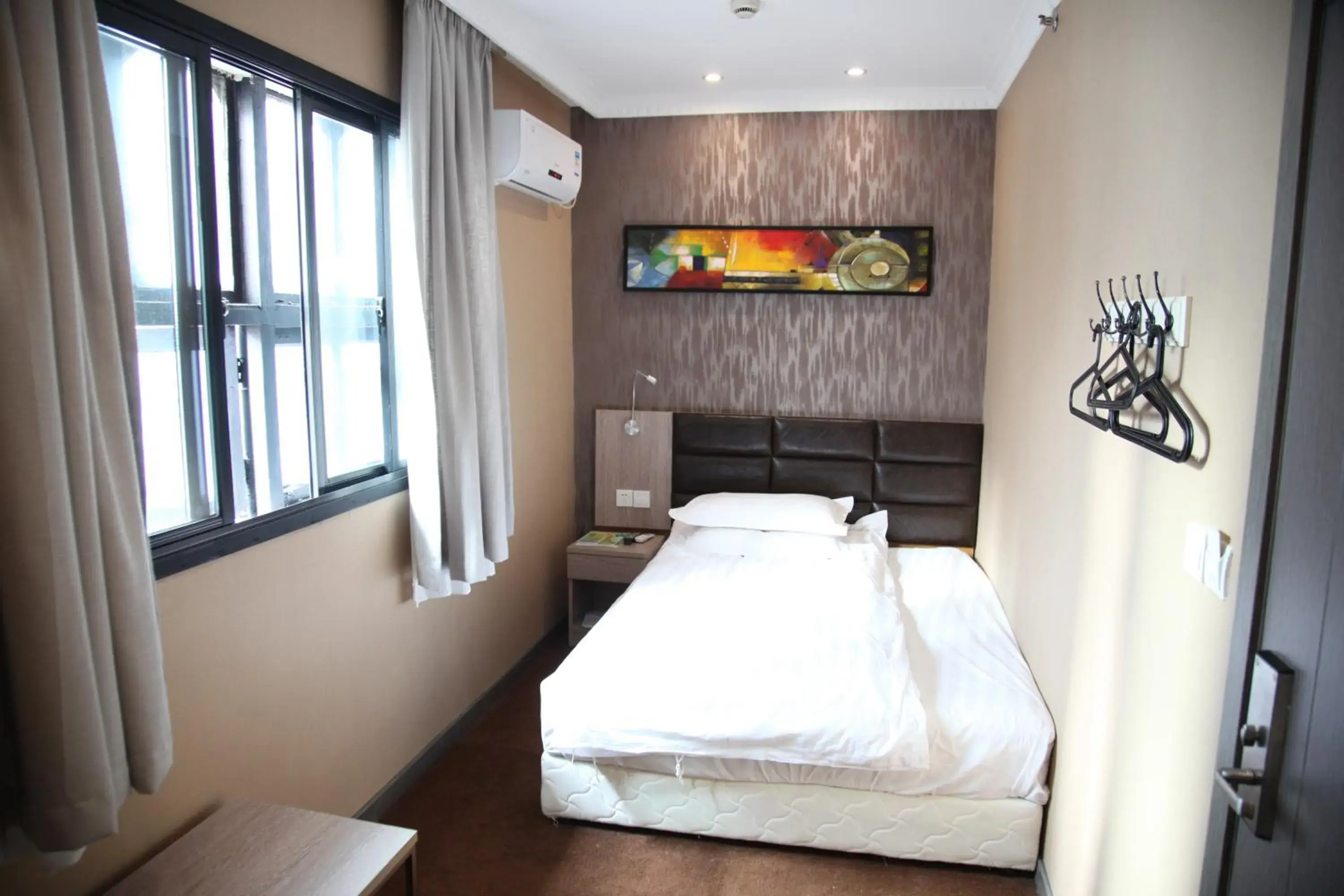 Small Double Room in Shanghai Fish Inn Bund Small Double Room in Shanghai Fish Inn Bund