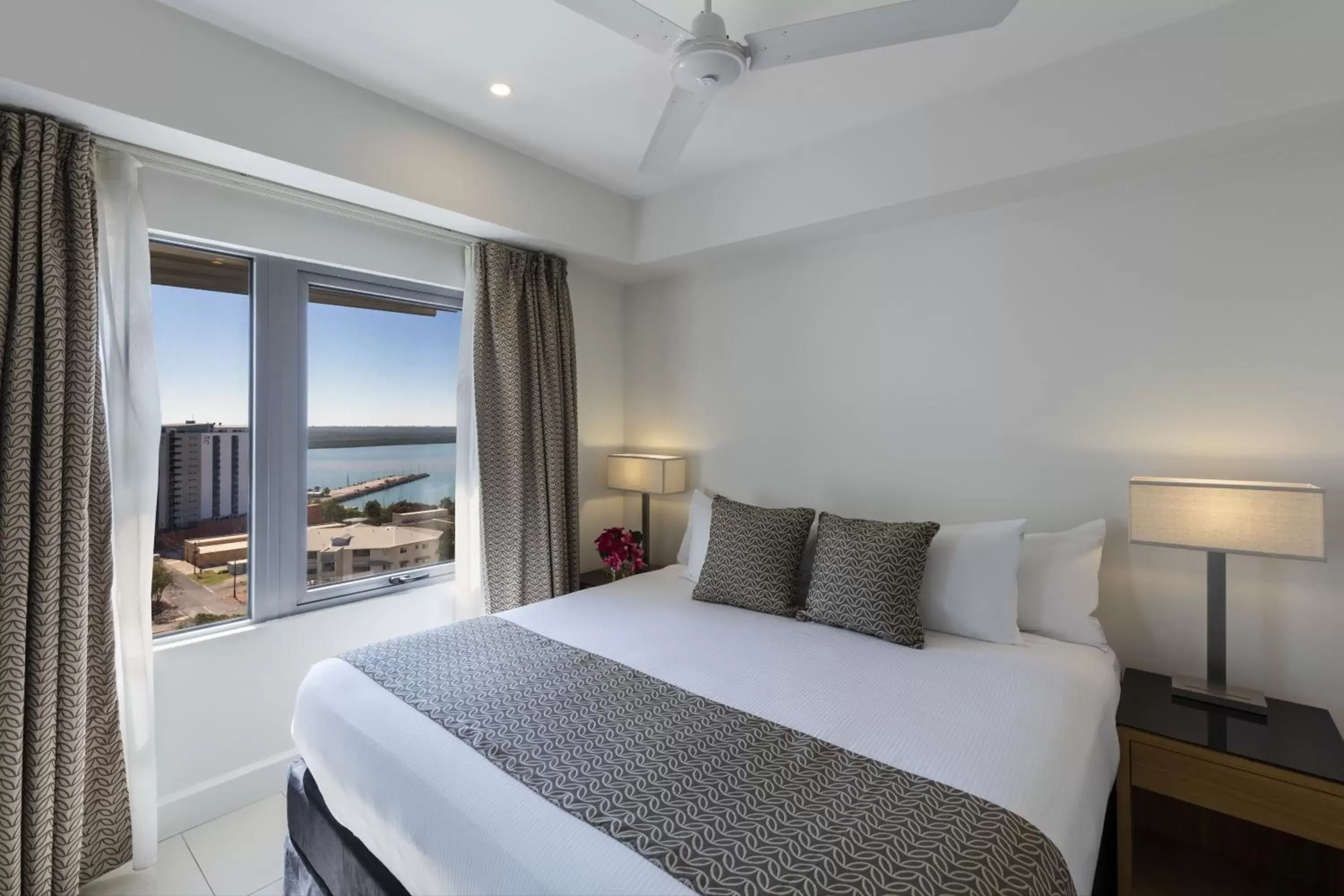 Two-Bedroom Apartment with Harbor View in Oaks Darwin Elan Hotel Two-Bedroom Apartment with Harbor View in Oaks Darwin Elan Hotel