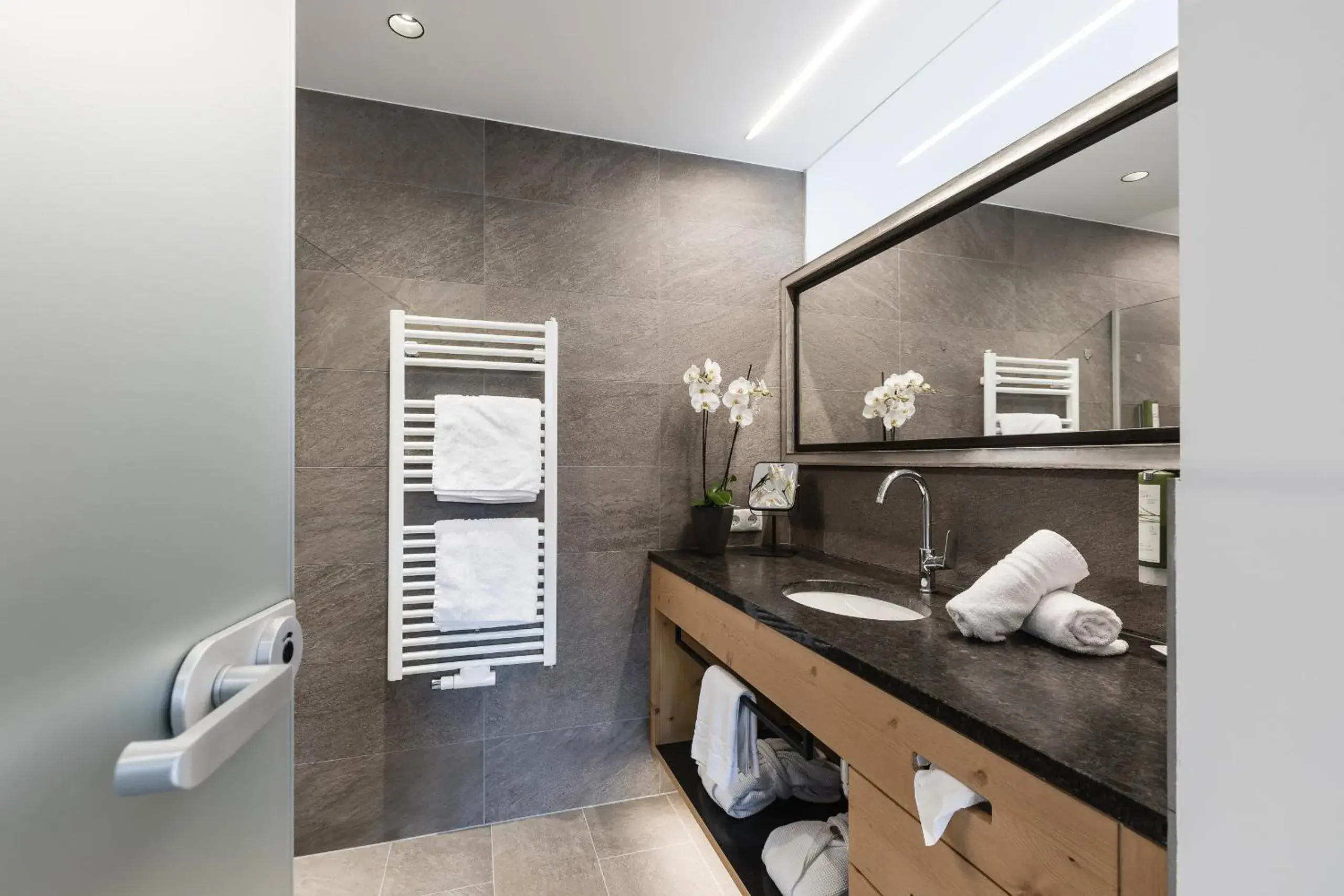 Zirben Deluxe Double Room with Balcony in Aktiv Panoramahotel Daniel Zirben Deluxe Double Room with Balcony in Aktiv Panoramahotel Daniel