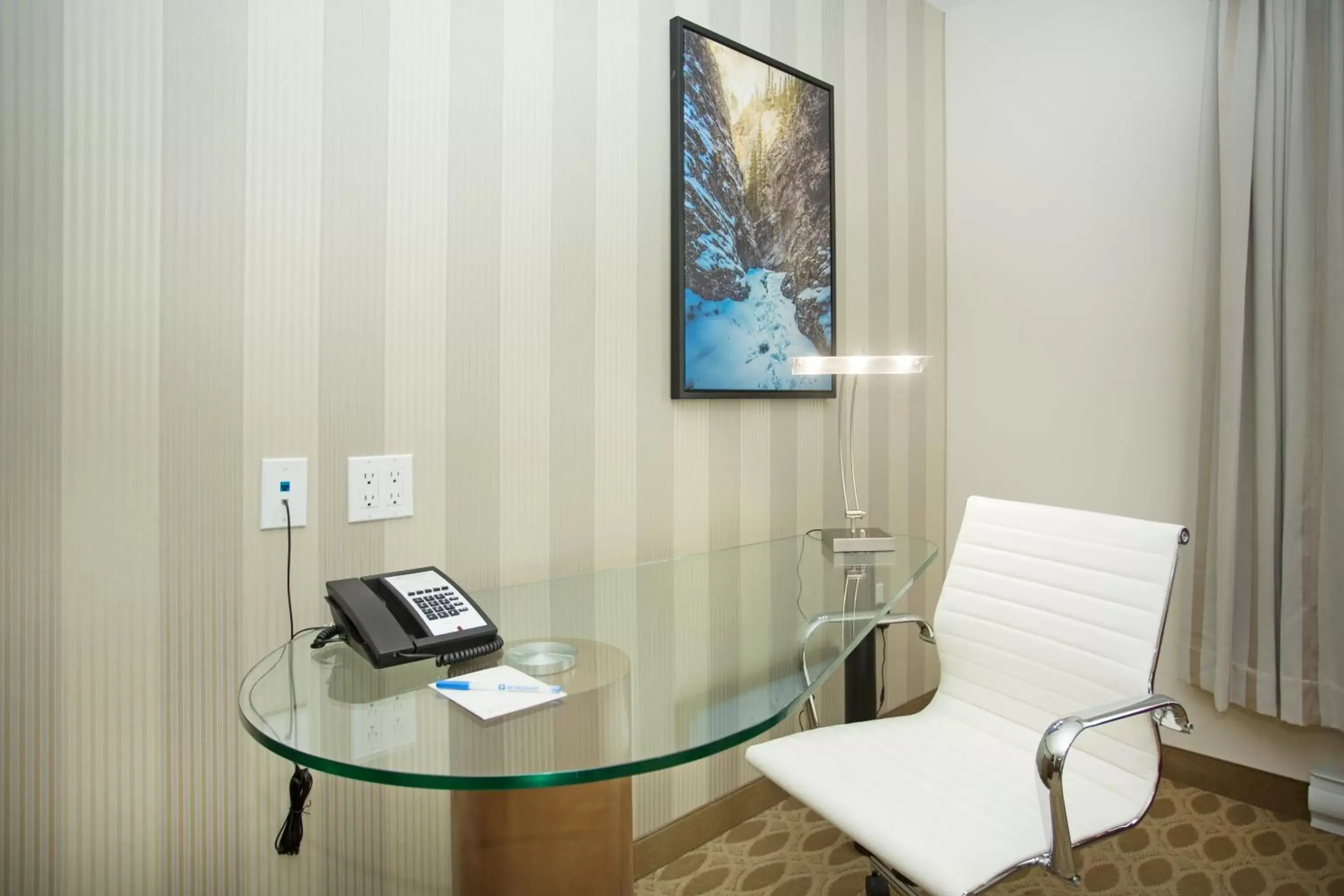 King Room in Hotel 11, MOD A Sonesta Collection King Room in Hotel 11, MOD A Sonesta Collection