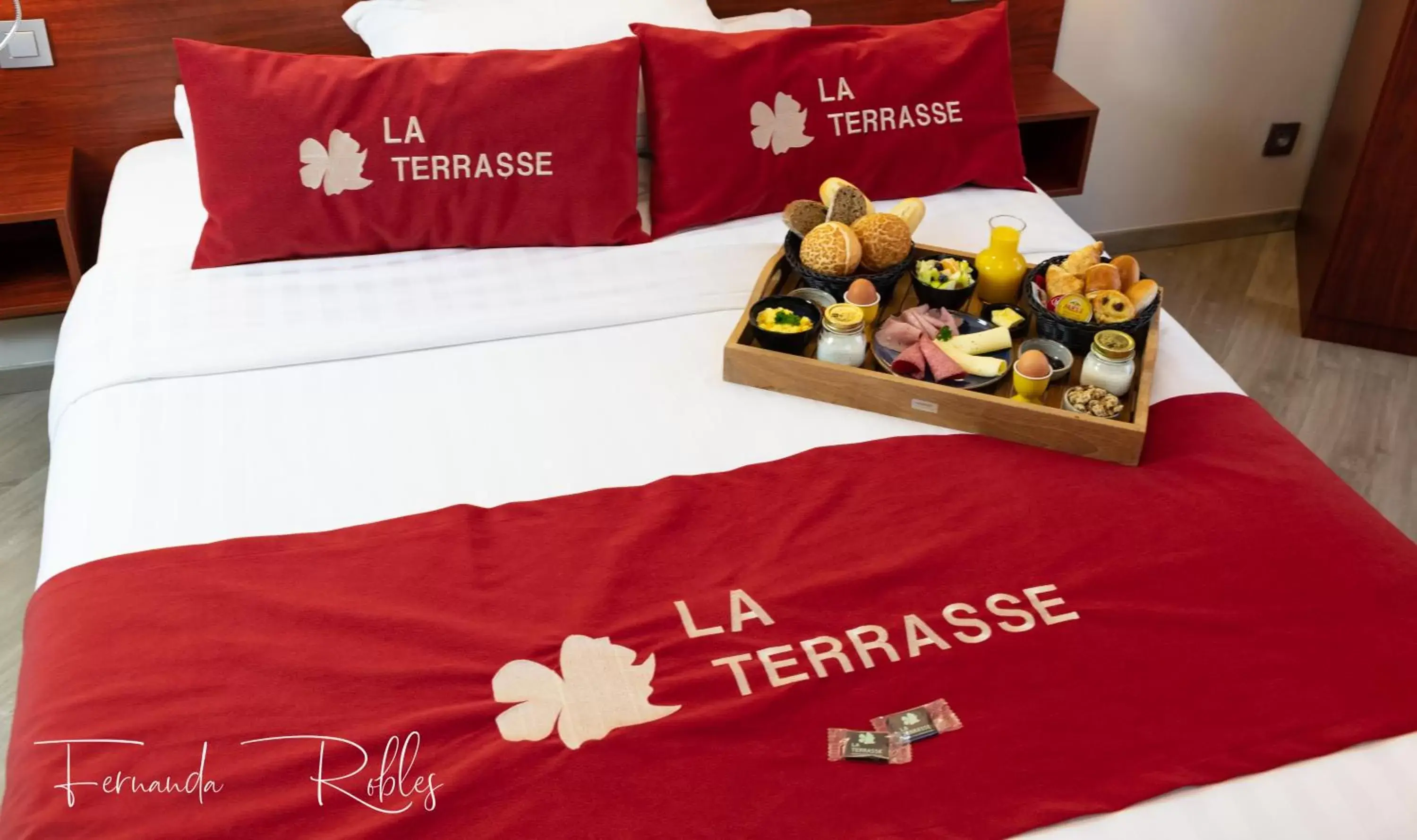 Small Budget Family Room in Hotel La Terrasse Small Budget Family Room in Hotel La Terrasse