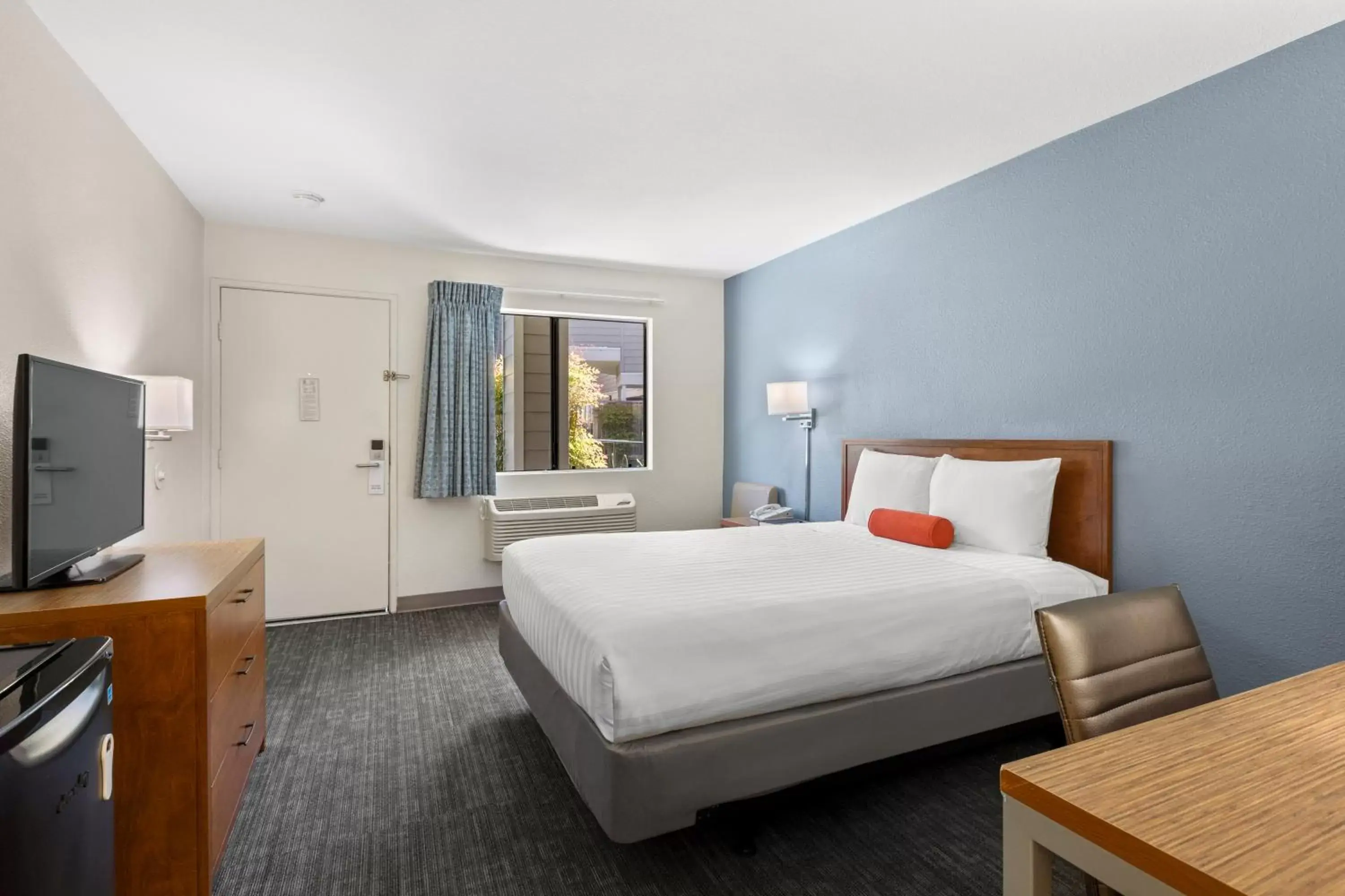 Standard Queen Room in Good Nite Inn Calabasas Standard Queen Room in Good Nite Inn Calabasas