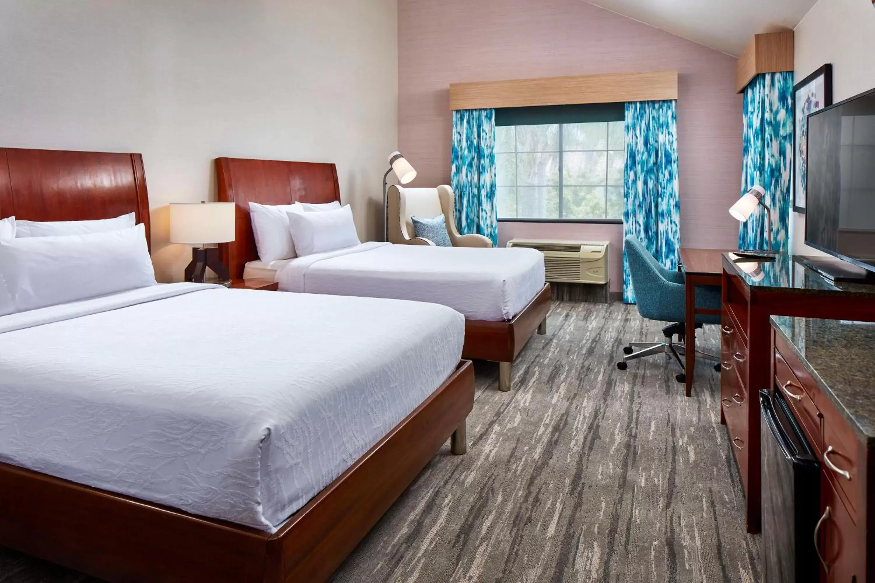 Queen Room with Two Queen Beds in Hilton Garden Inn Valencia Six Flags Queen Room with Two Queen Beds in Hilton Garden Inn Valencia Six Flags