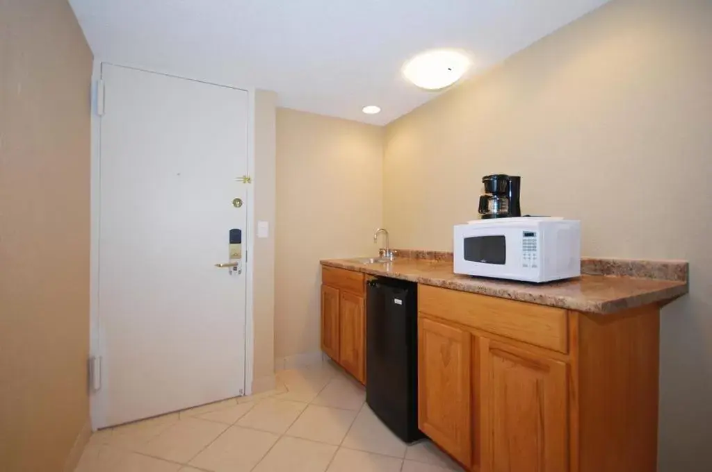 Queen Room with Two Queen Beds - Smoking in Quality Inn Massena Queen Room with Two Queen Beds - Smoking in Quality Inn Massena