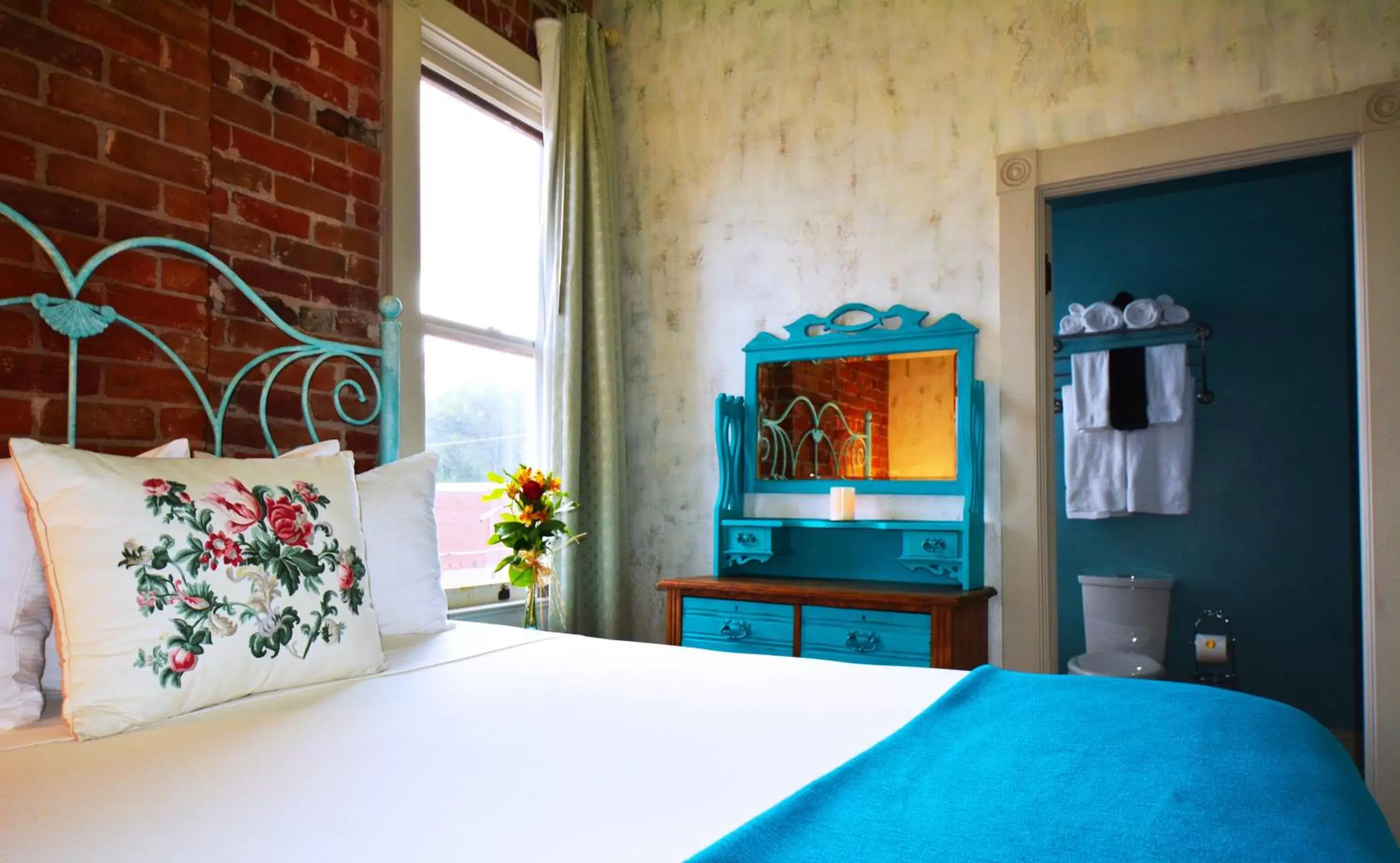 Standard Queen Room in Grand Highland Hotel Standard Queen Room in Grand Highland Hotel