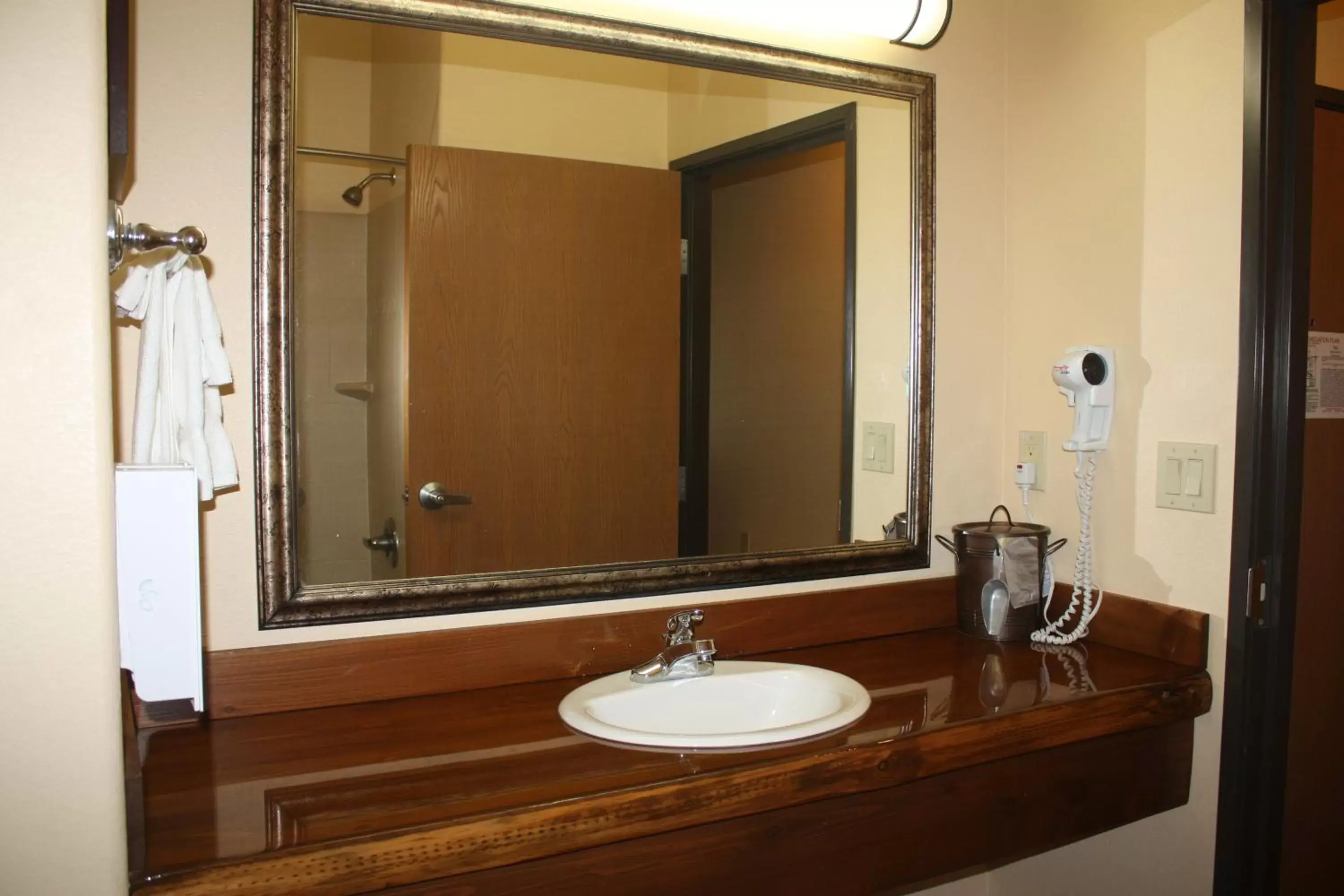 King Suite with Spa Bath in Hotel Texas Hallettsville King Suite with Spa Bath in Hotel Texas Hallettsville