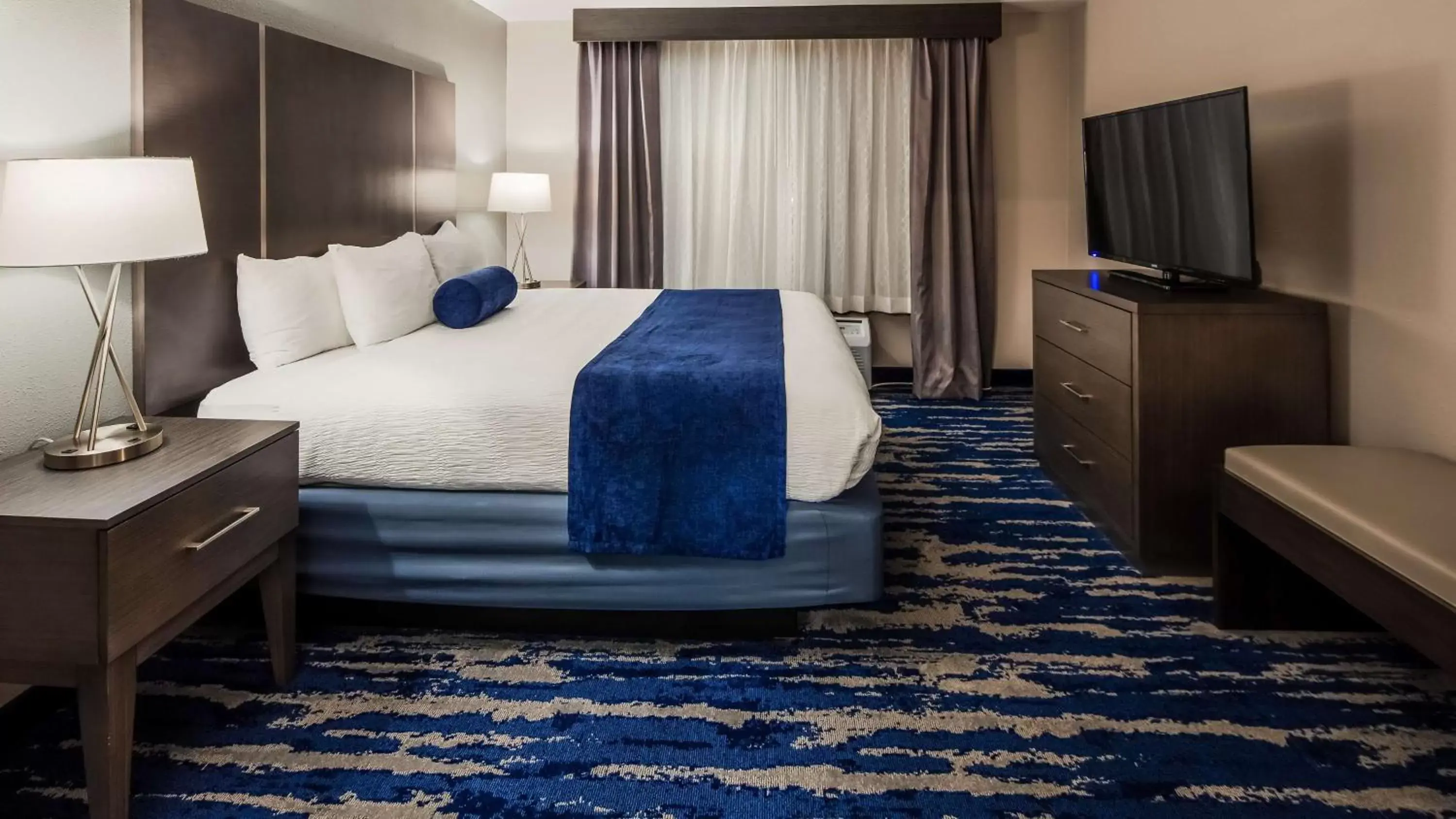 One-Bedroom King Suite in Best Western Plus Longview – University Hotel One-Bedroom King Suite in Best Western Plus Longview – University Hotel