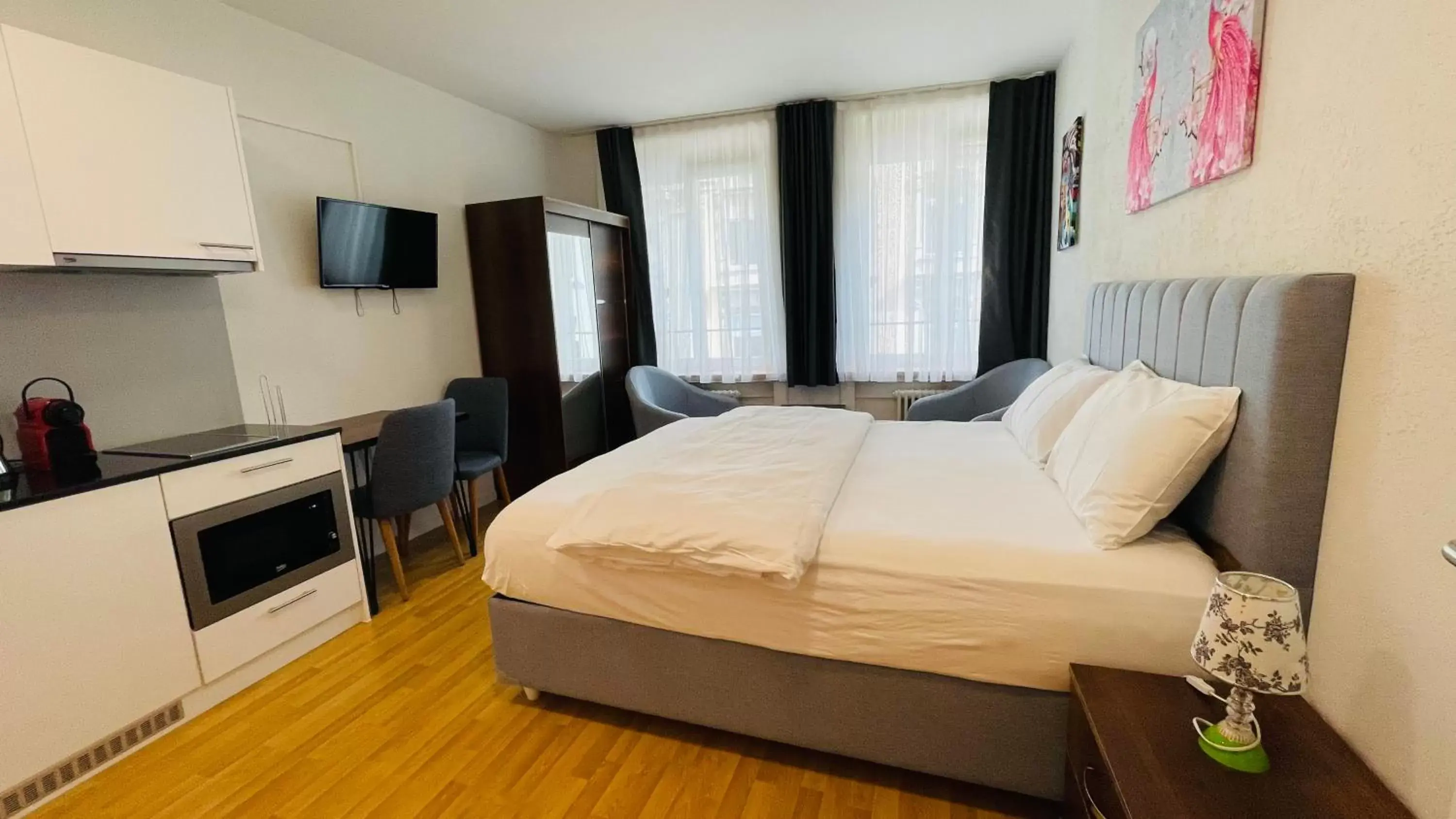 Double Room with Private Bathroom in Akomo Bern Double Room with Private Bathroom in Akomo Bern