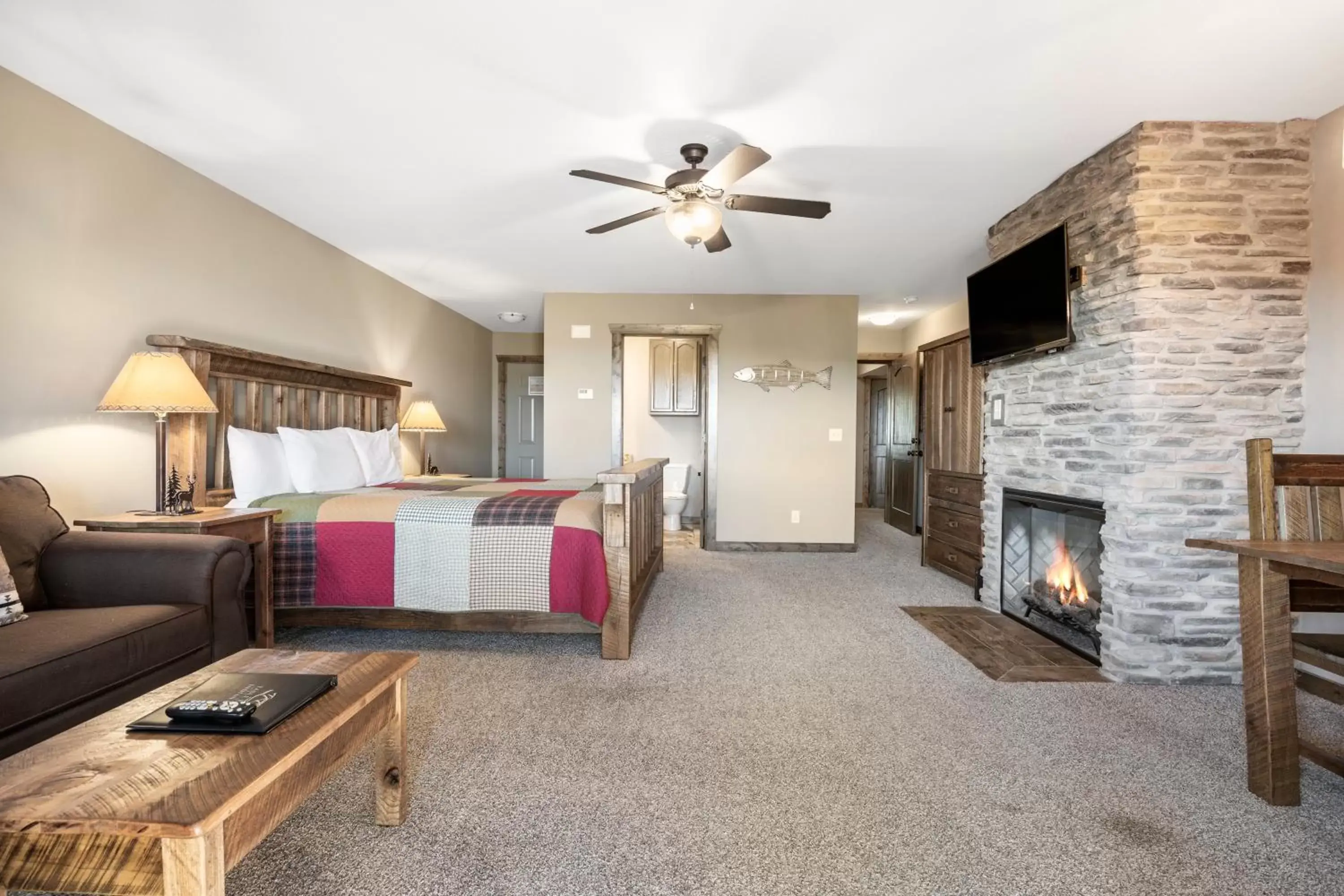 Studio Lakeview Condo - 1116A - Penthouse Suite in Table Rock Resorts at Indian Point Studio Lakeview Condo - 1116A - Penthouse Suite in Table Rock Resorts at Indian Point