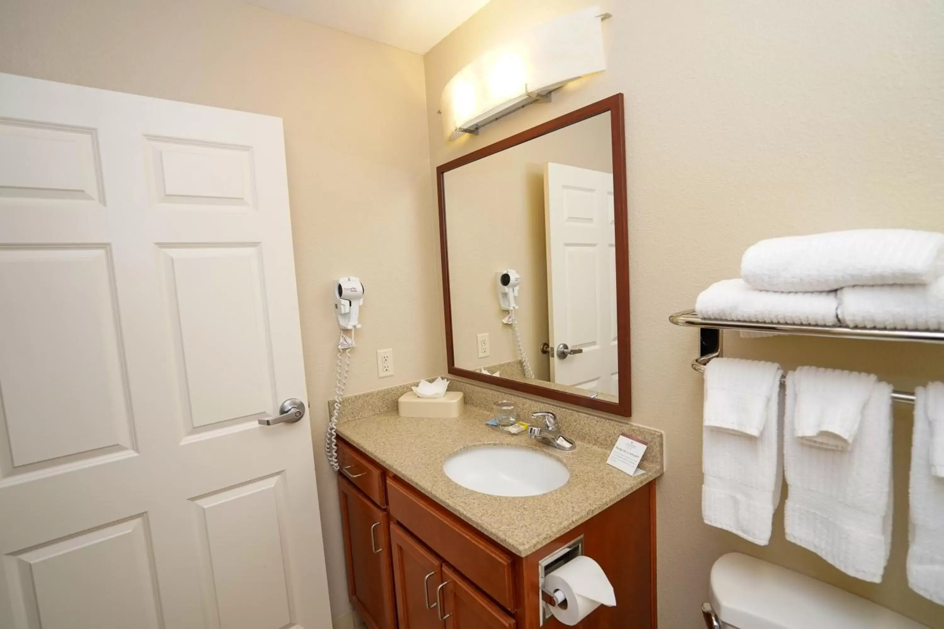 Queen Studio - Hear Accessible/Non-Smoking with Bath Tub in Candlewood Suites Boise - Towne Square, an IHG Hotel Queen Studio - Hear Accessible/Non-Smoking with Bath Tub in Candlewood Suites Boise - Towne Square, an IHG Hotel