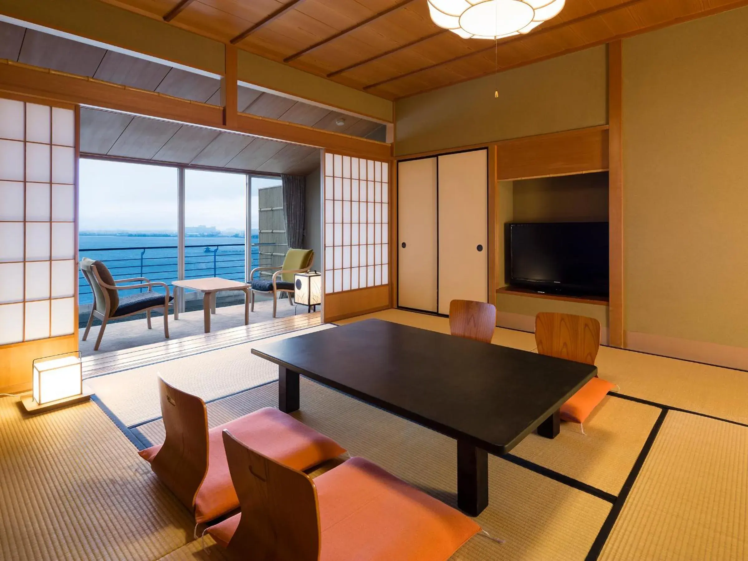 Suite with Lake View - single occupancy in APA Hotel & Resort Kaga Katayamazu Onsen Kasuikyo Suite with Lake View - single occupancy in APA Hotel & Resort Kaga Katayamazu Onsen Kasuikyo