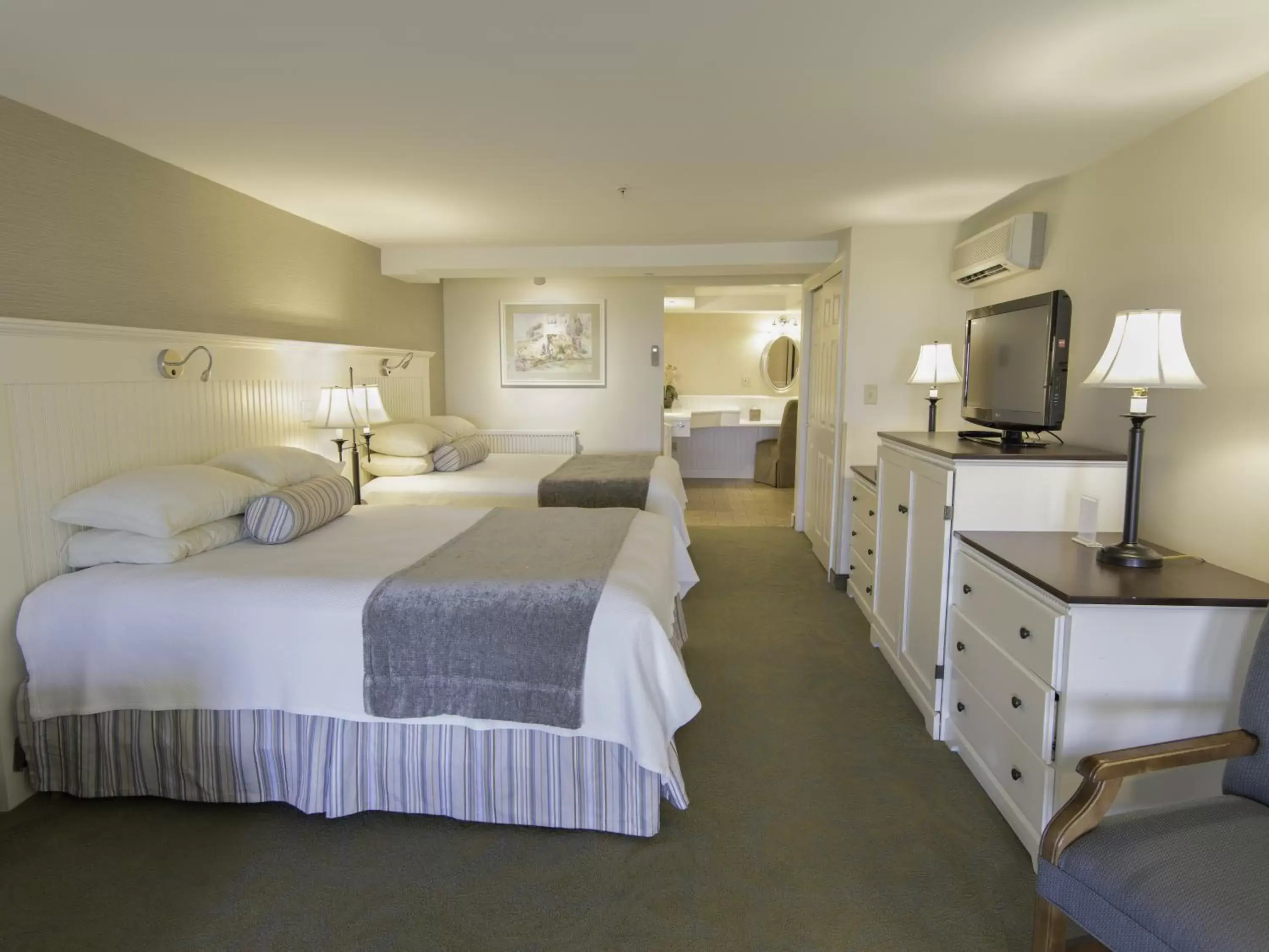 Room with Two Double Beds with Limited Ocean View - 1st Floor in Anchorage by the Sea Room with Two Double Beds with Limited Ocean View - 1st Floor in Anchorage by the Sea