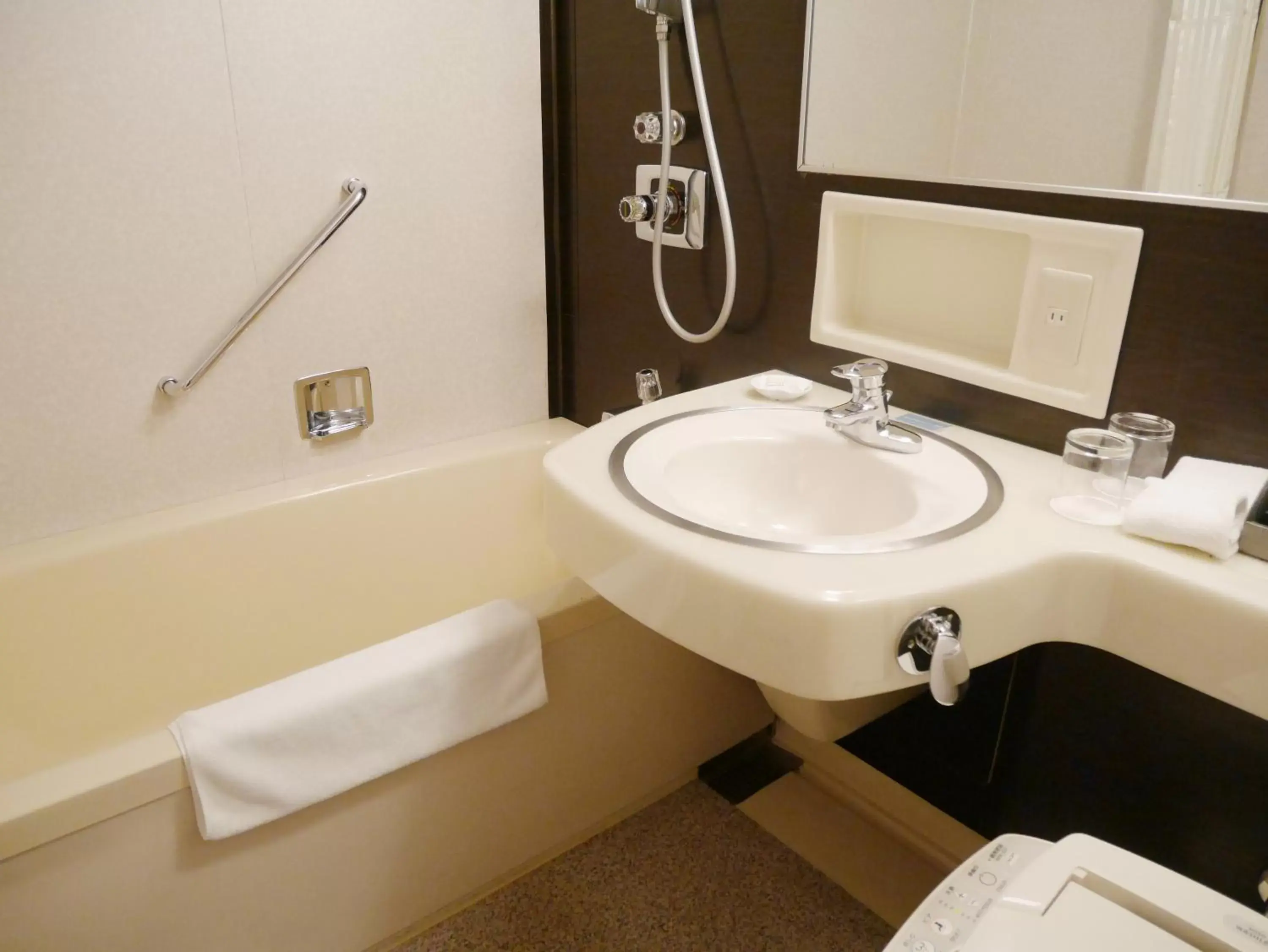 Upgraded Standard Room - single occupancy in ANA Crowne Plaza Fukuoka by IHG Upgraded Standard Room - single occupancy in ANA Crowne Plaza Fukuoka by IHG