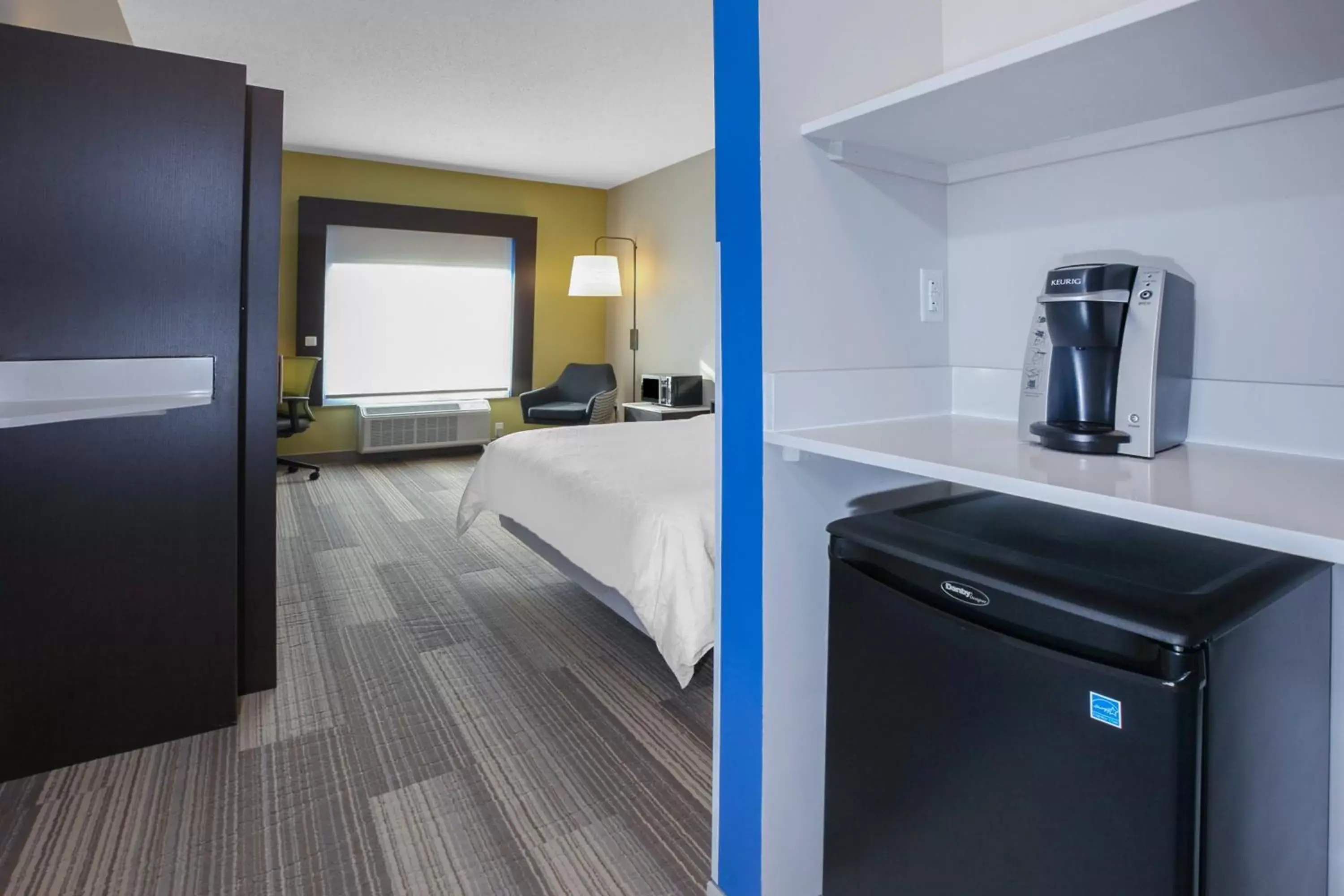 Standard Queen Room with Mobility Accessible Roll-In Shower in Holiday Inn Express Hotel & Suites Woodhaven by IHG Standard Queen Room with Mobility Accessible Roll-In Shower in Holiday Inn Express Hotel & Suites Woodhaven by IHG