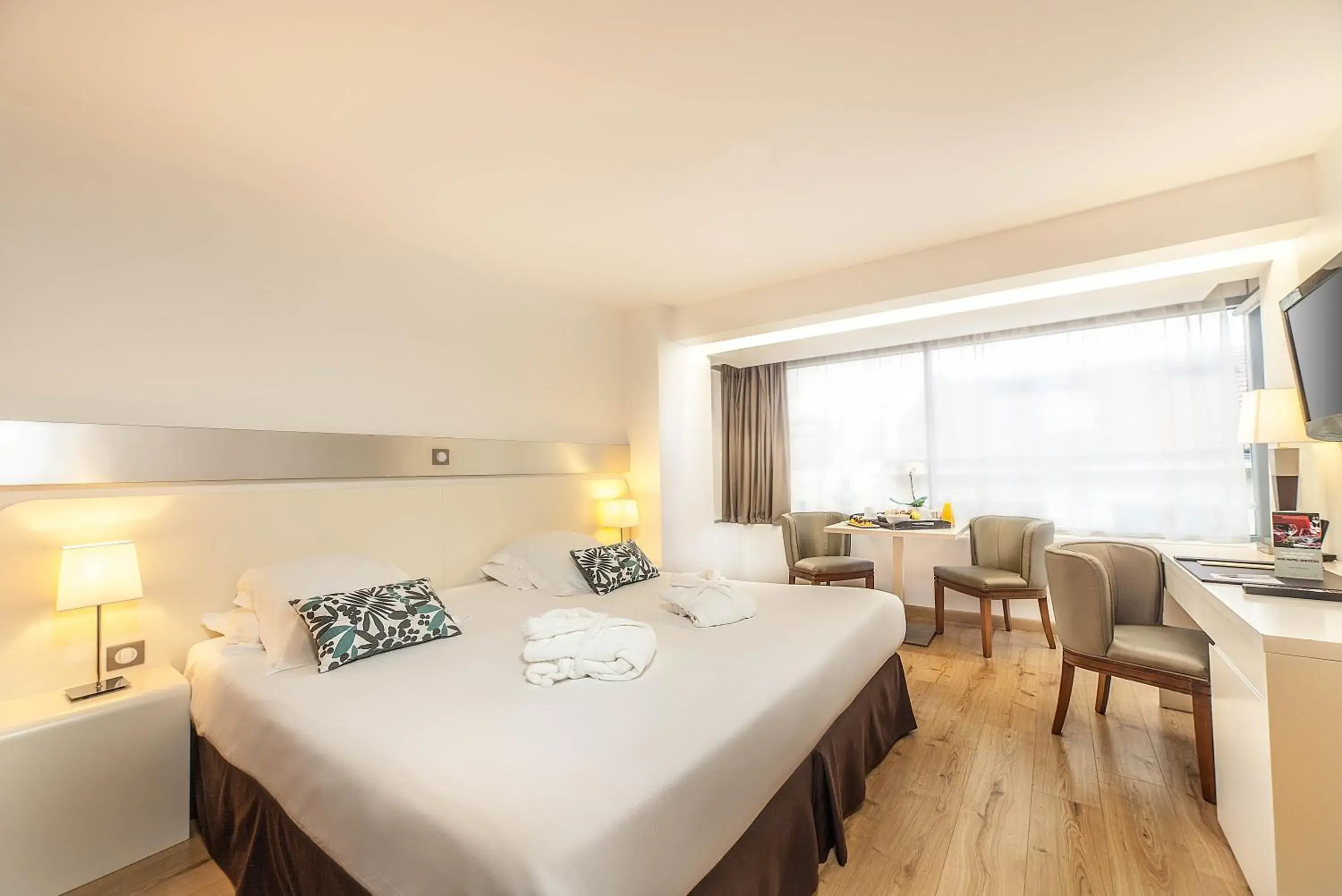 Deluxe Double Room with Free Spa Access in Hôtel Montaigne & Spa - Cannes Centre Deluxe Double Room with Free Spa Access in Hôtel Montaigne & Spa - Cannes Centre